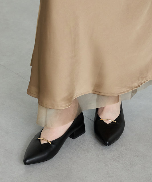 【WEB限定】ラインメタルパーツポインテッドトゥパンプス/55304