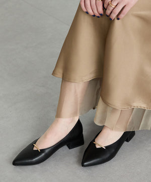 【WEB先行予約/11月中旬発売予定】ラインメタルパーツポインテッドトゥパンプス/55304