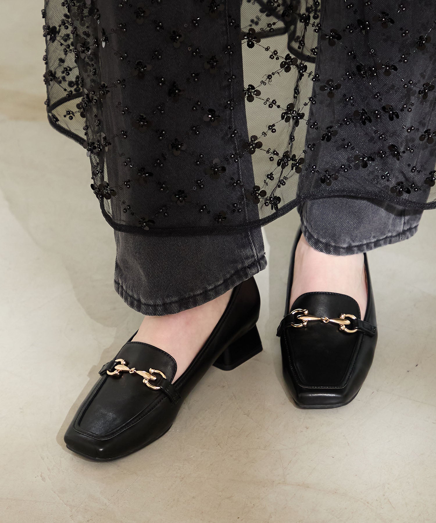 カタログ掲載アイテム】ビットモチーフフレアヒールローファー/56311