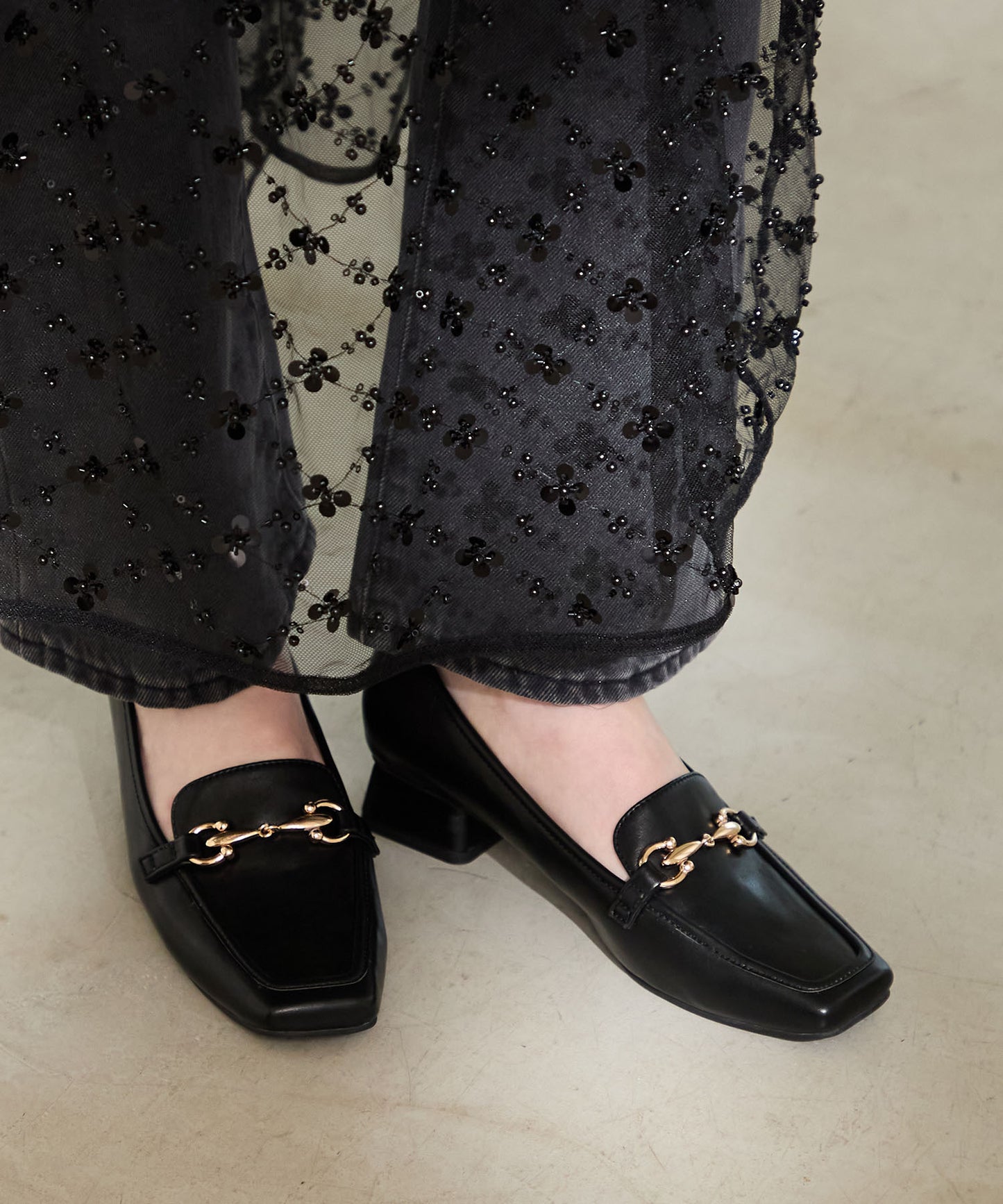 【カタログ掲載アイテム】ビットモチーフフレアヒールローファー/56311