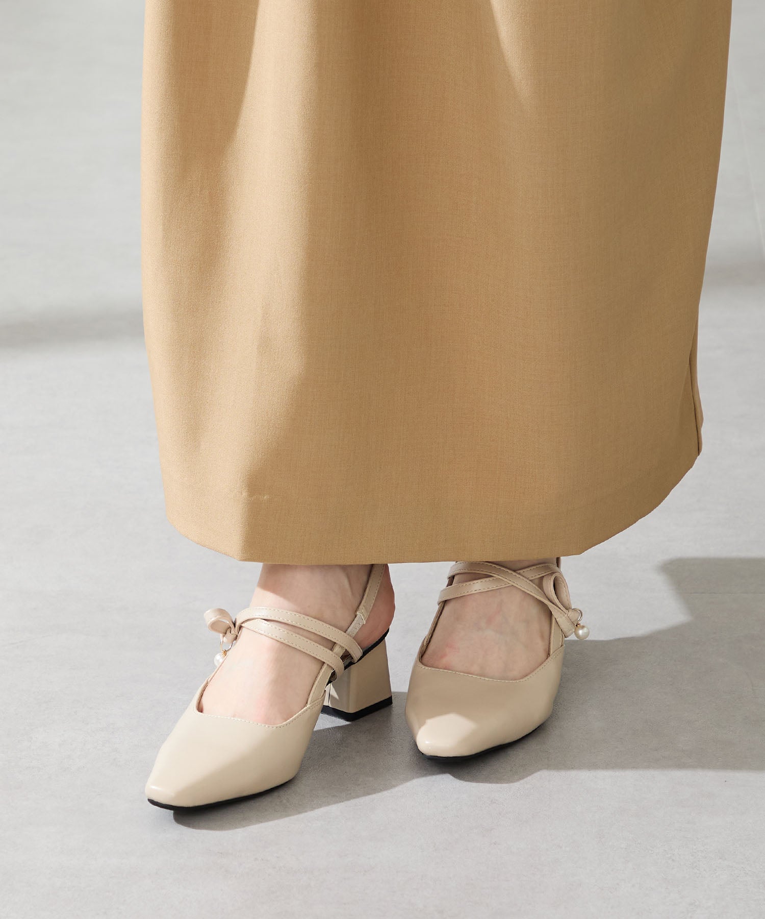 パールチャーム付きバックストラップパンプス/56316 – ORIENTALTRAFFIC