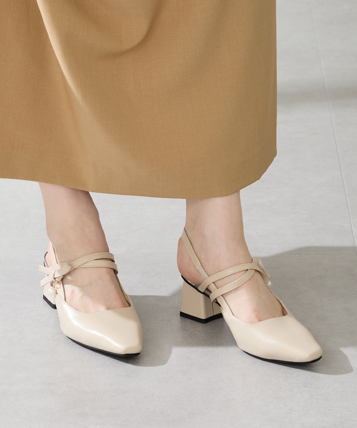 パールチャーム付きバックストラップパンプス/56316 – ORIENTALTRAFFIC