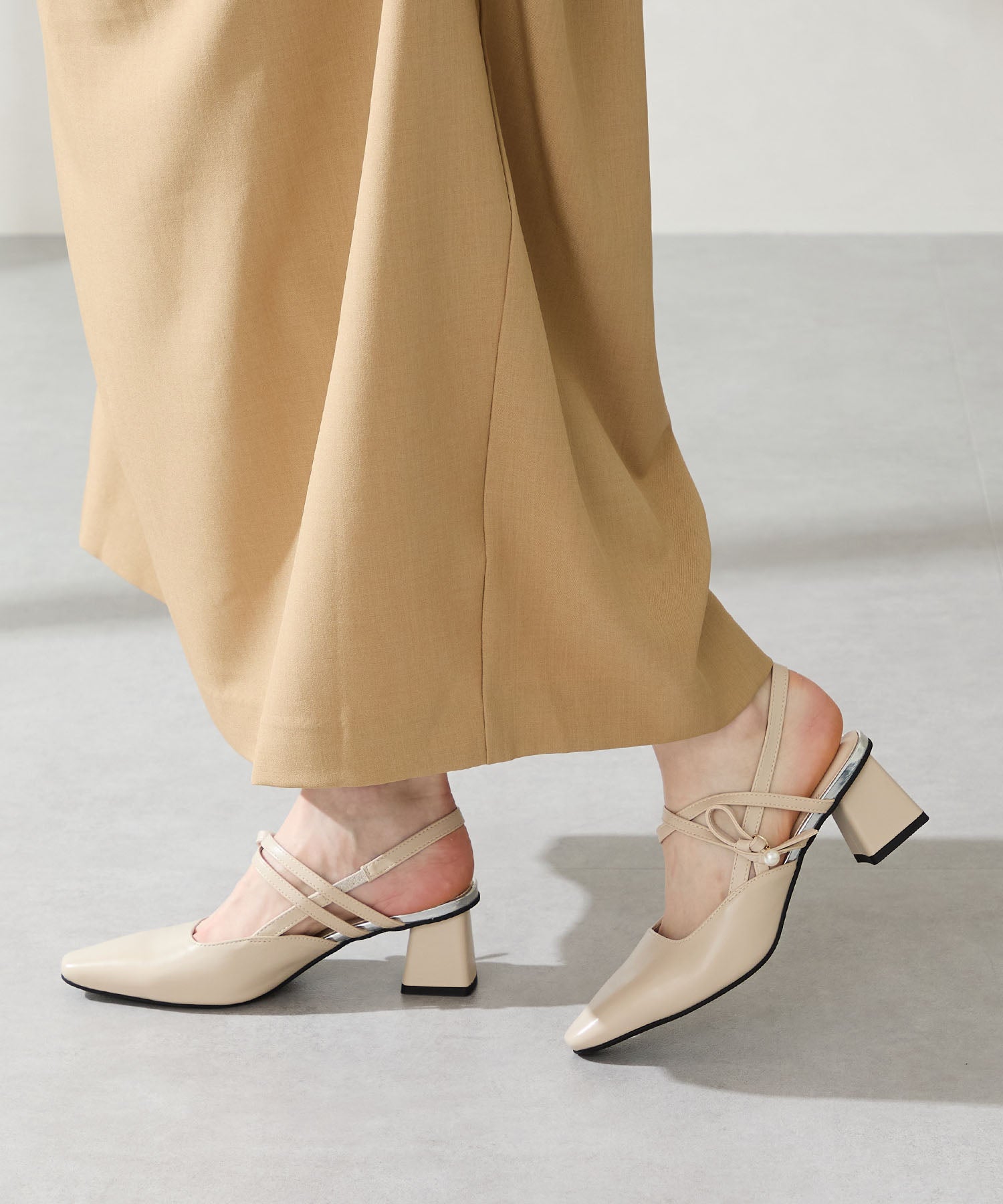 パールチャーム付きバックストラップパンプス/56316 – ORIENTALTRAFFIC