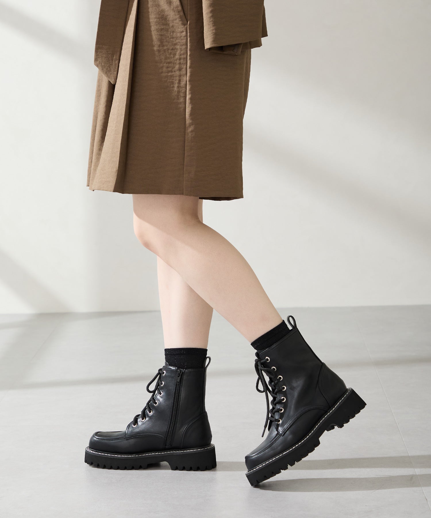 ラインストーンパーツレースアップブーツ/56401 – ORIENTALTRAFFIC