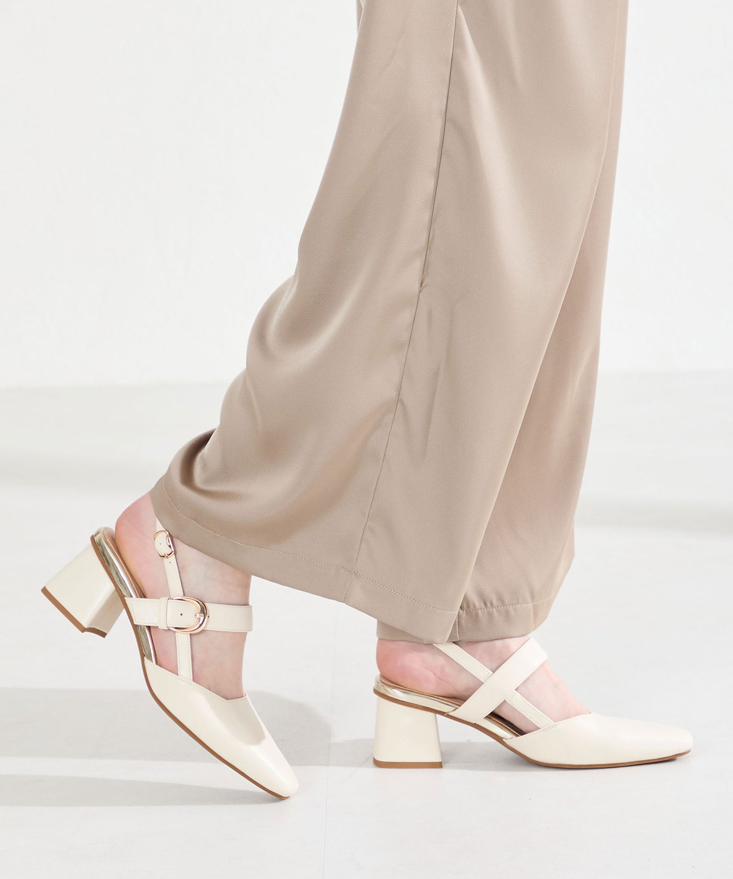 バックストラップパンプス/61101