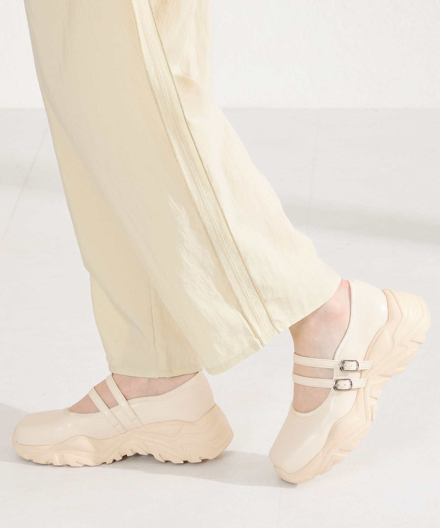 【WEB先行予約/2月下旬発売予定】ダブルストラップスニーカーソールシューズ/61107