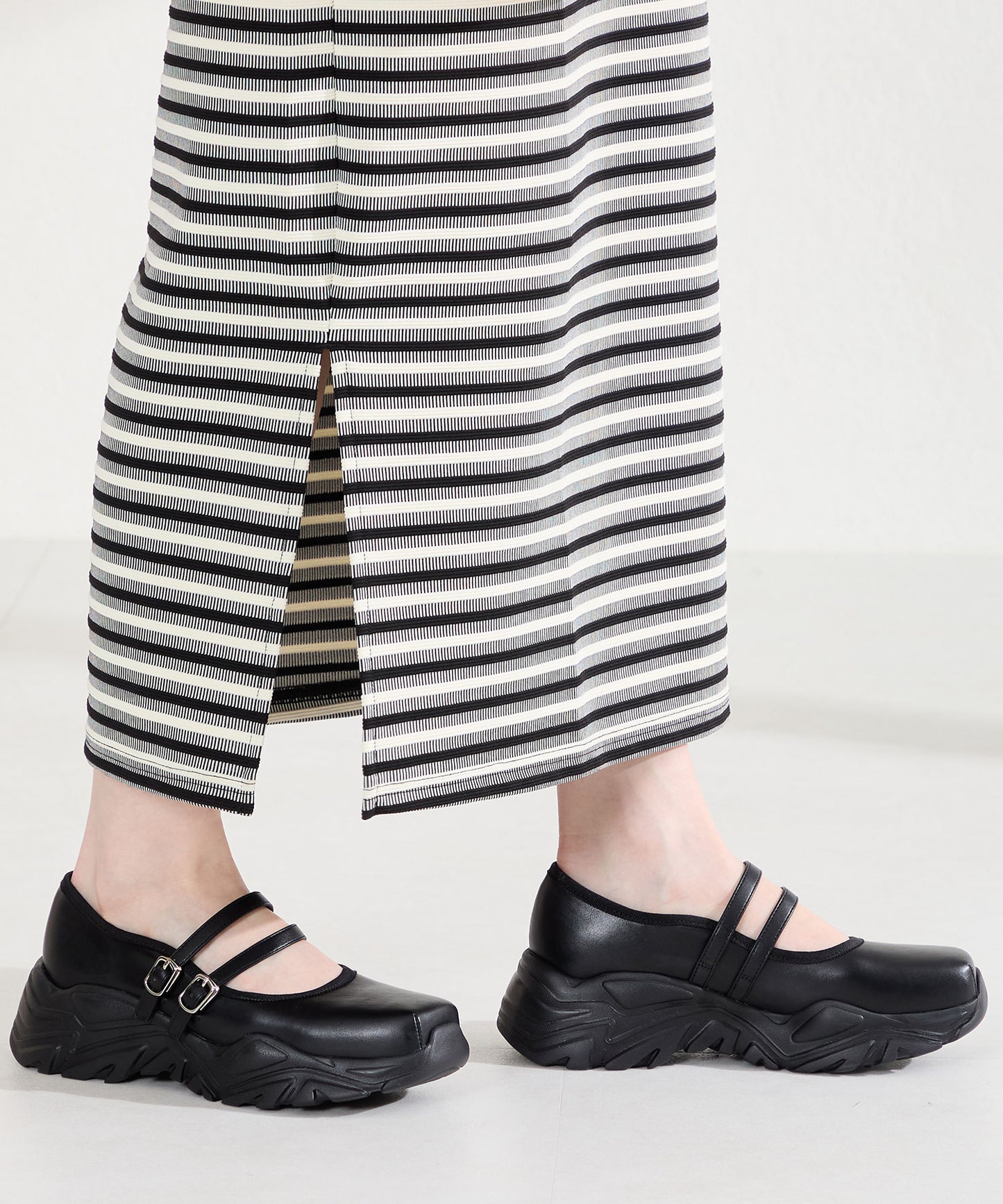 【WEB先行予約/2月下旬発売予定】ダブルストラップスニーカーソールシューズ/61107