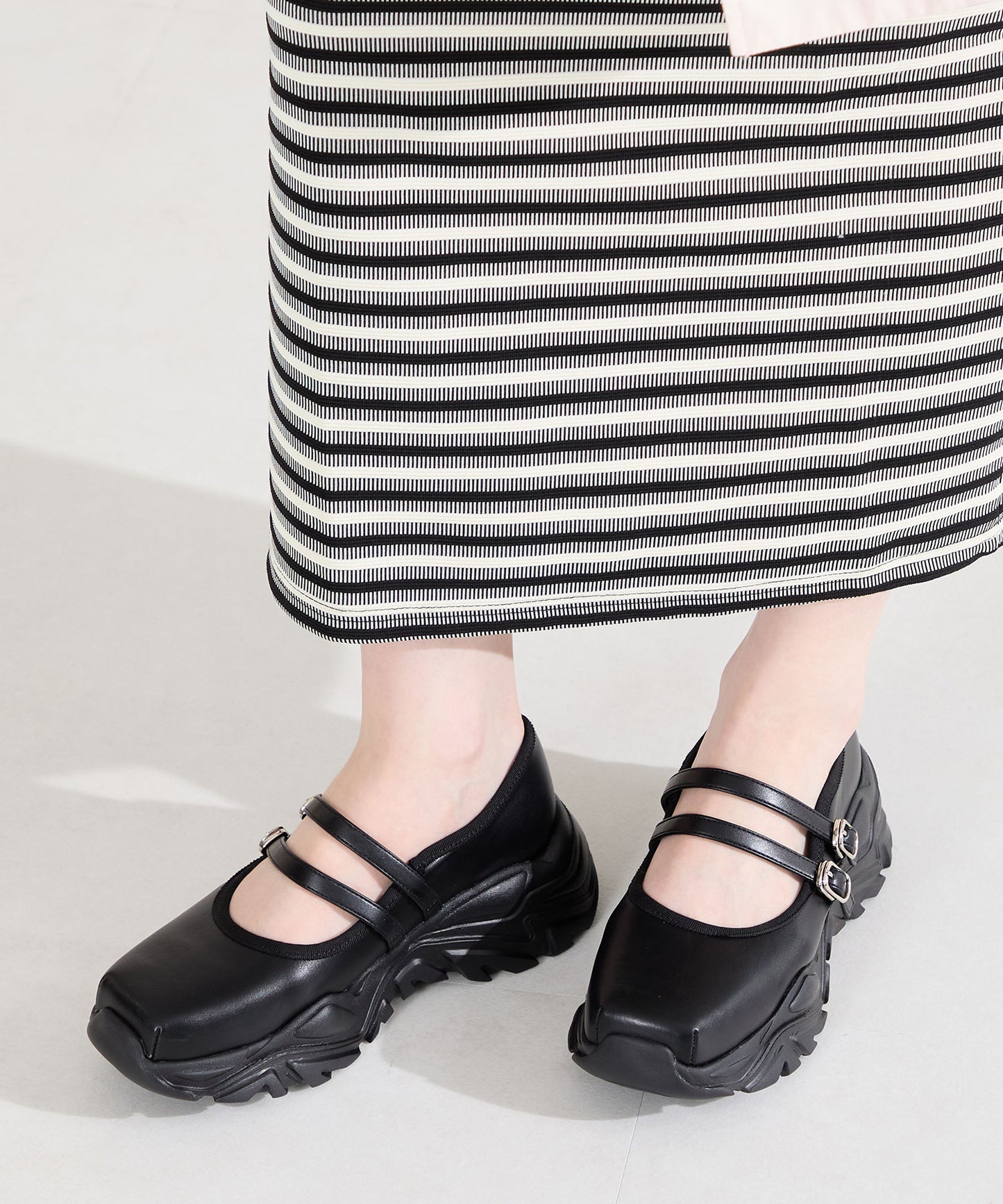 【WEB先行予約/2月下旬発売予定】ダブルストラップスニーカーソールシューズ/61107