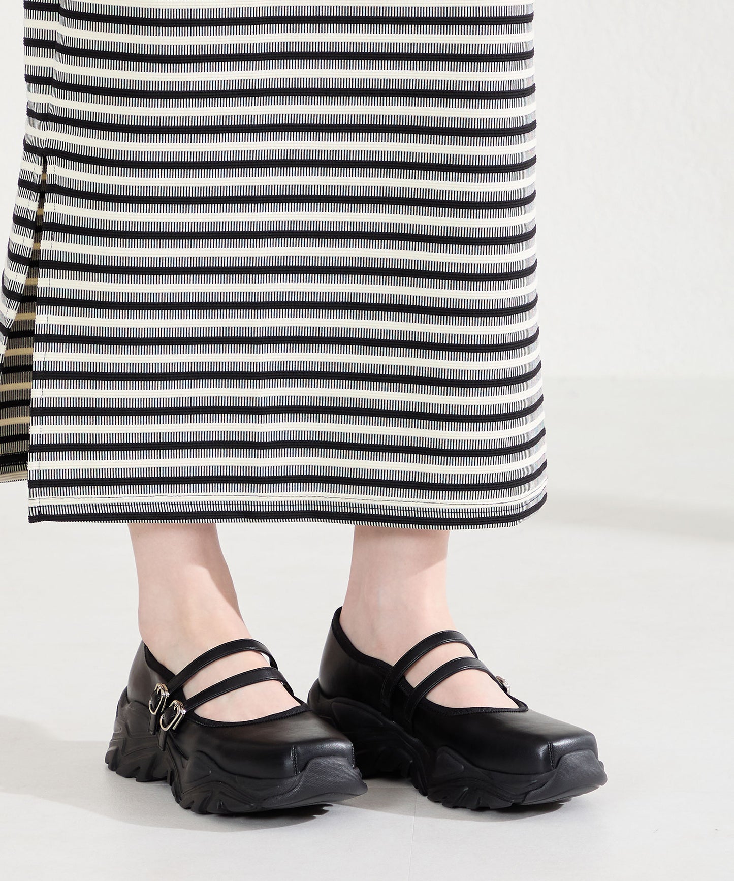 【WEB先行予約/2月下旬発売予定】ダブルストラップスニーカーソールシューズ/61107