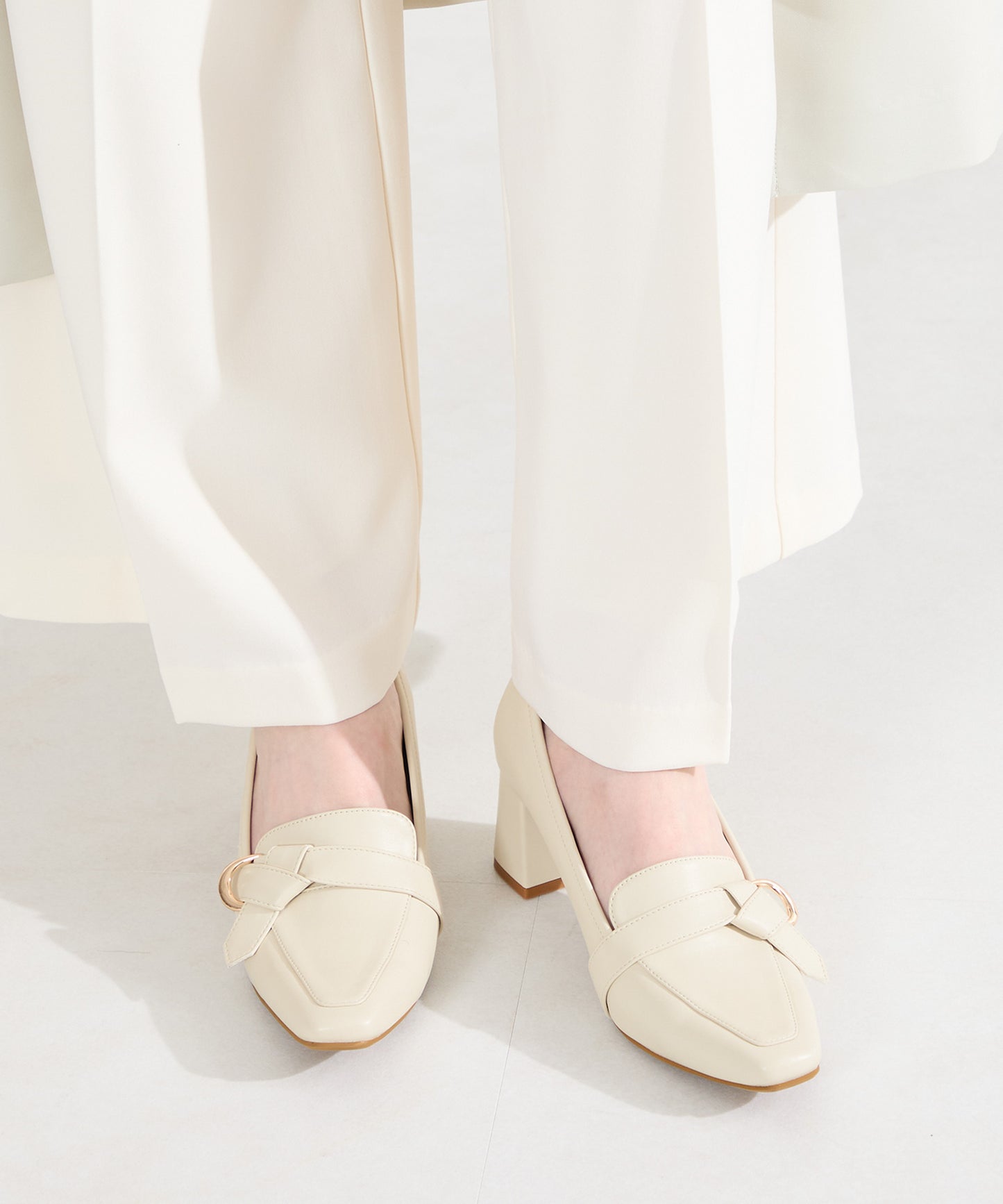 サイドベルトヒールローファー/61110