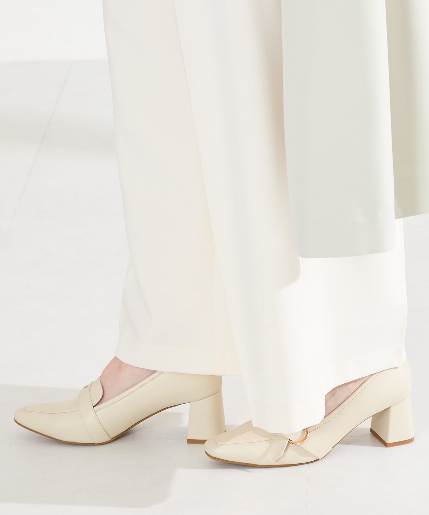 サイドベルトヒールローファー/61110