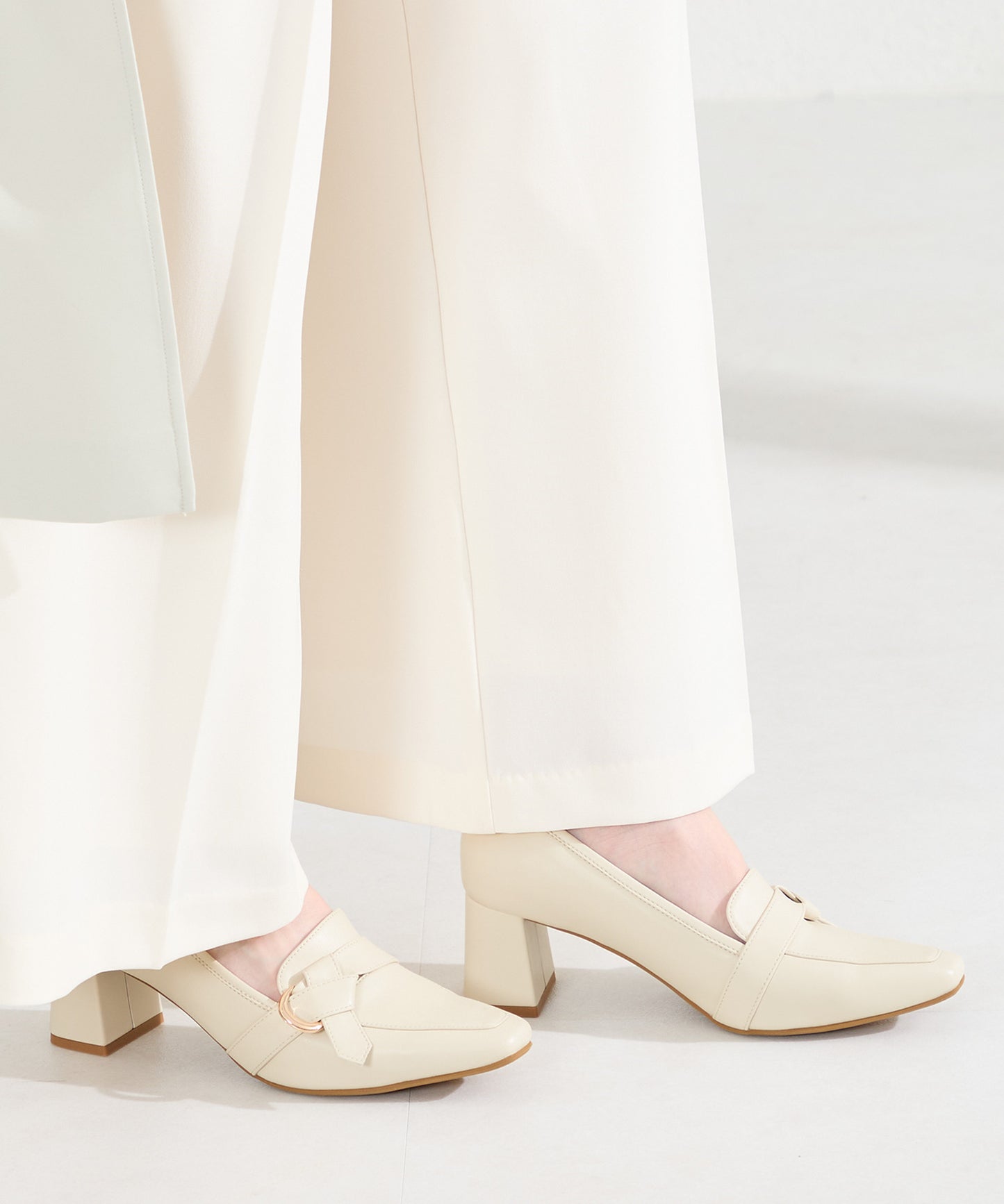 サイドベルトヒールローファー/61110