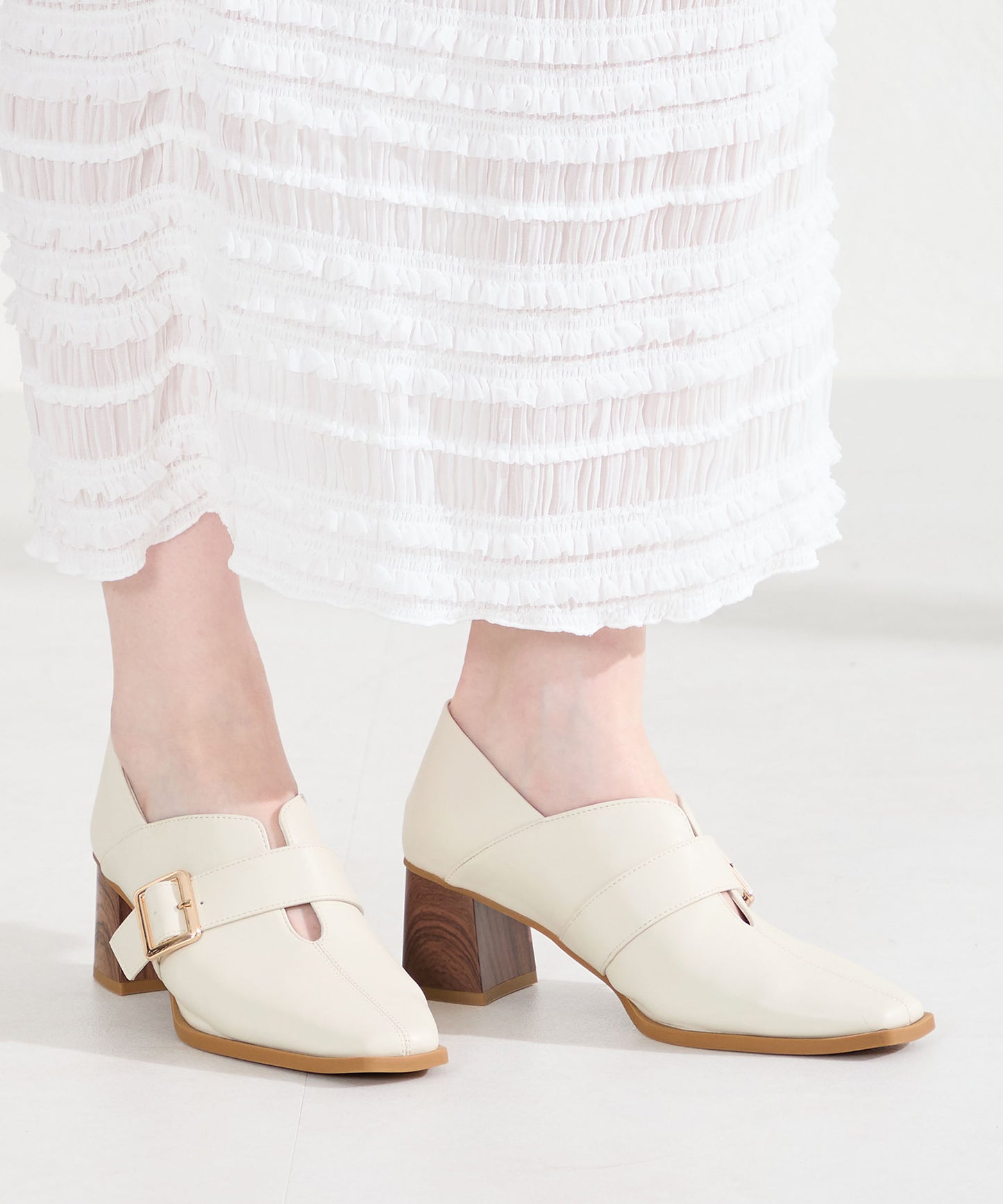 ウッドヒールベルトパンプス/61113