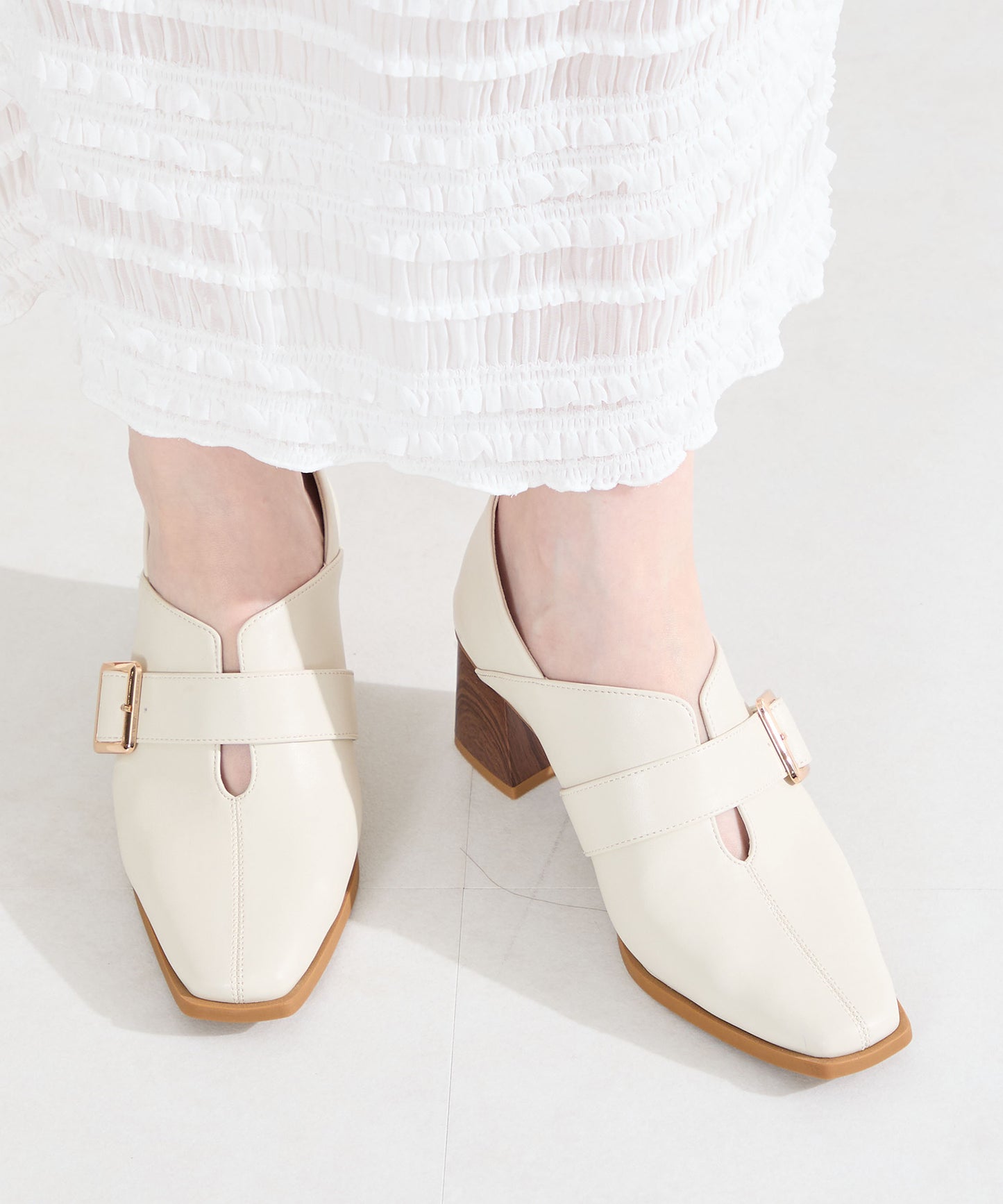 ウッドヒールベルトパンプス/61113