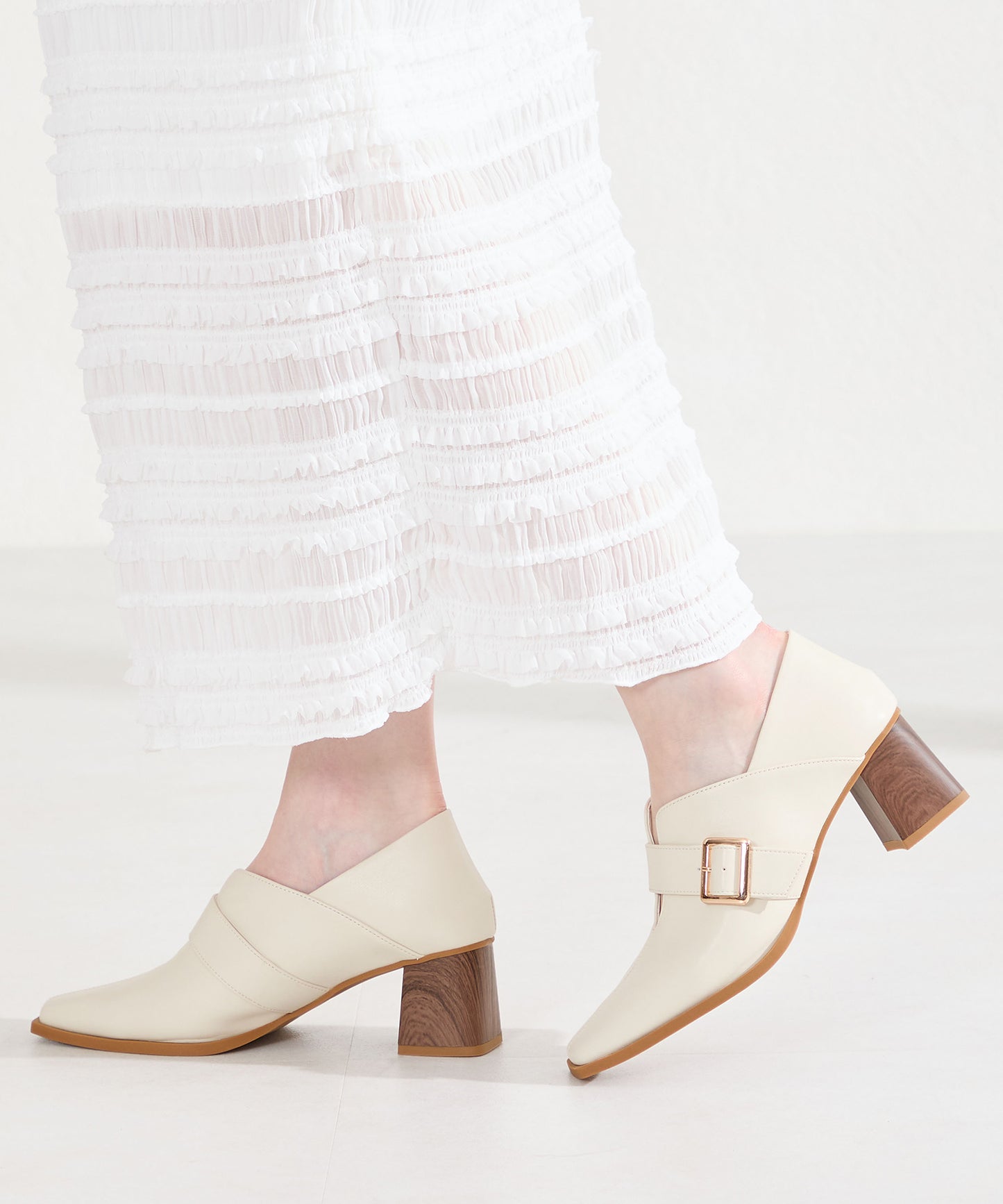 ウッドヒールベルトパンプス/61113