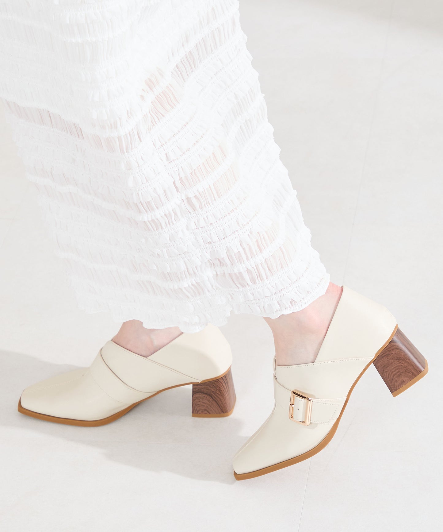 ウッドヒールベルトパンプス/61113