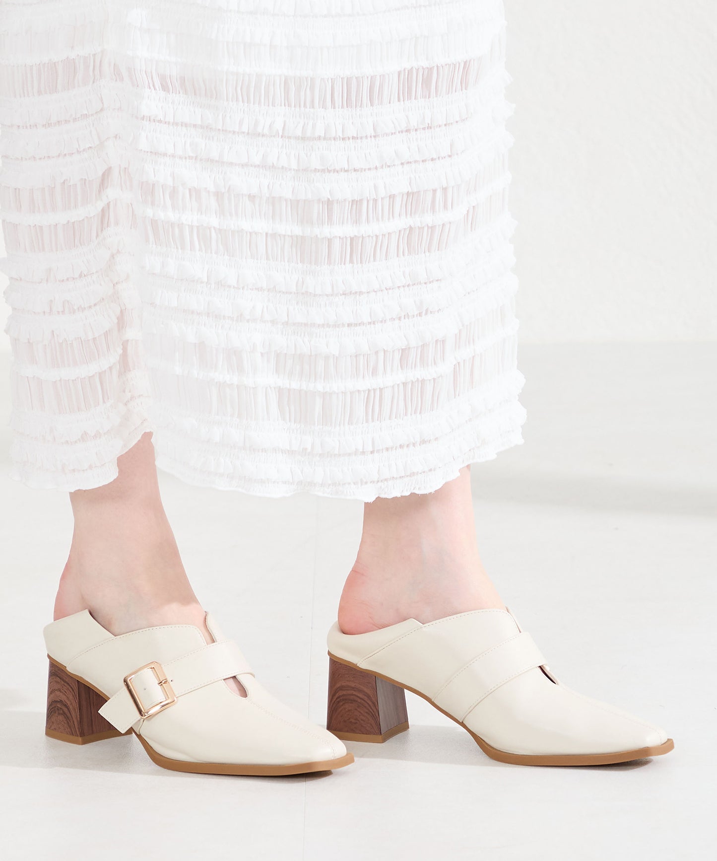 ウッドヒールベルトパンプス/61113