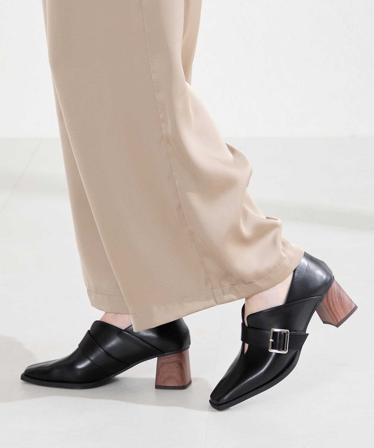 ウッドヒールベルトパンプス/61113