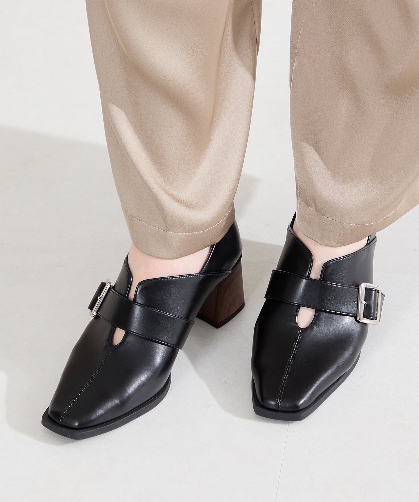 ウッドヒールベルトパンプス/61113