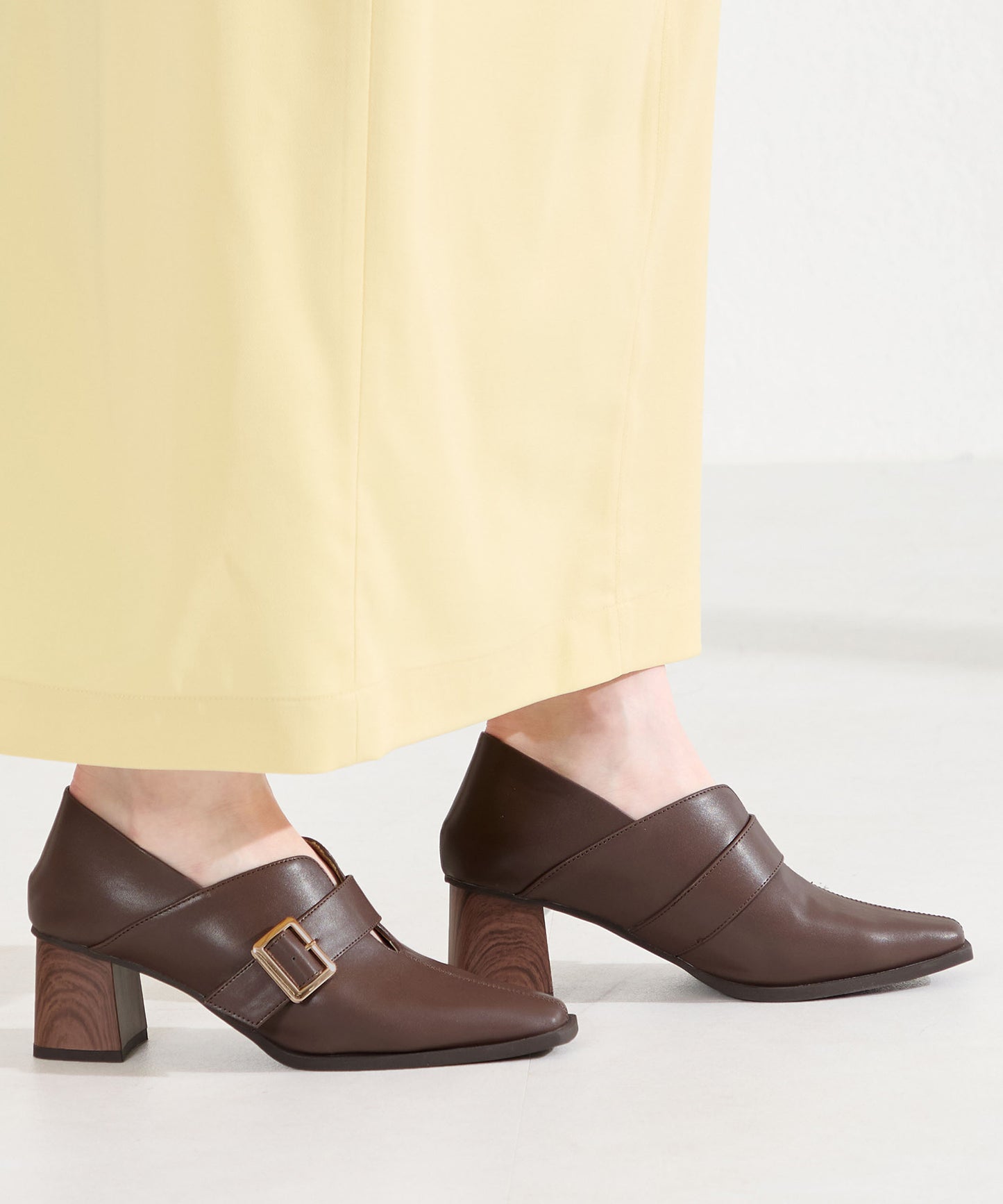 ウッドヒールベルトパンプス/61113