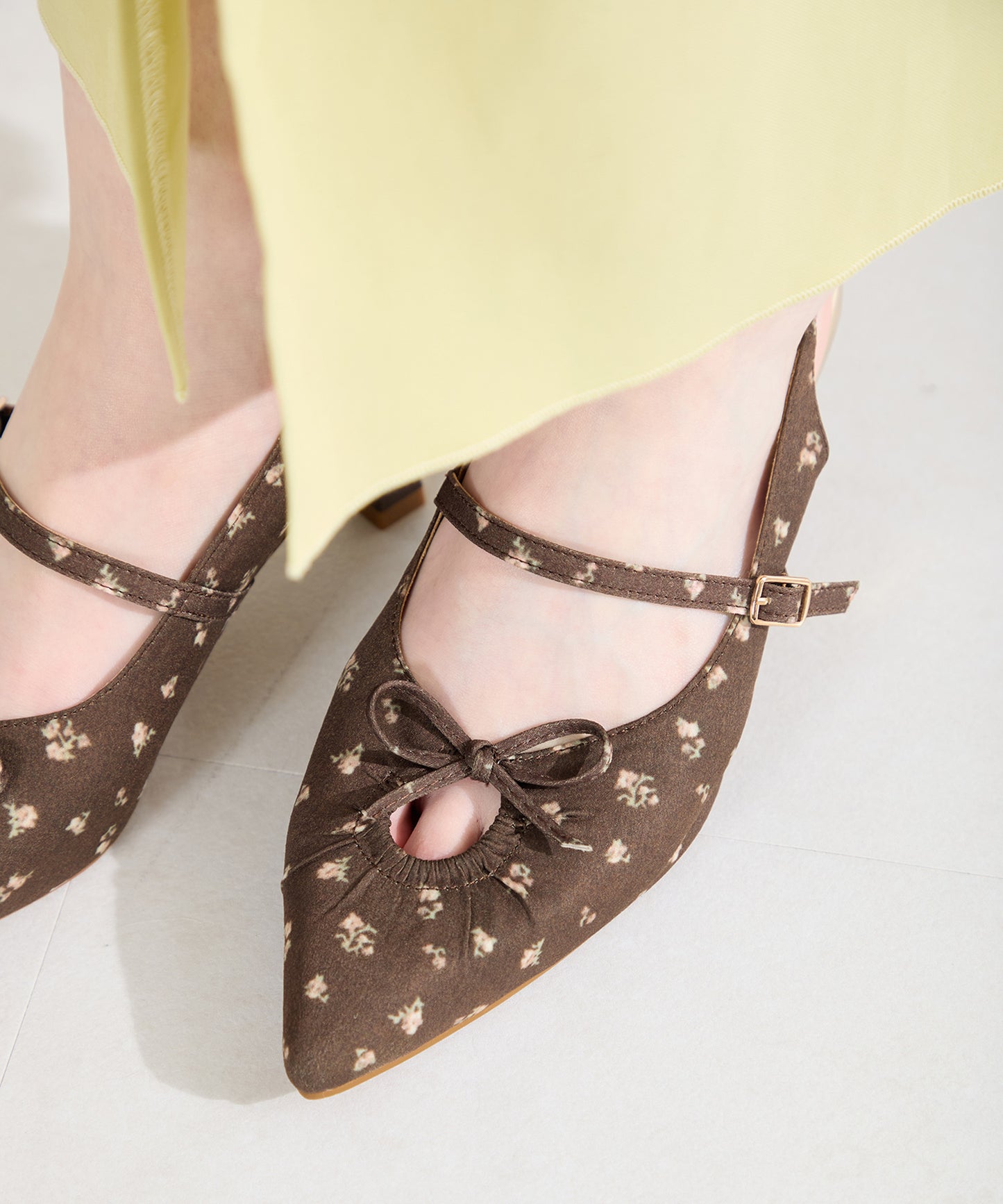 カットデザインストラップパンプス/61114