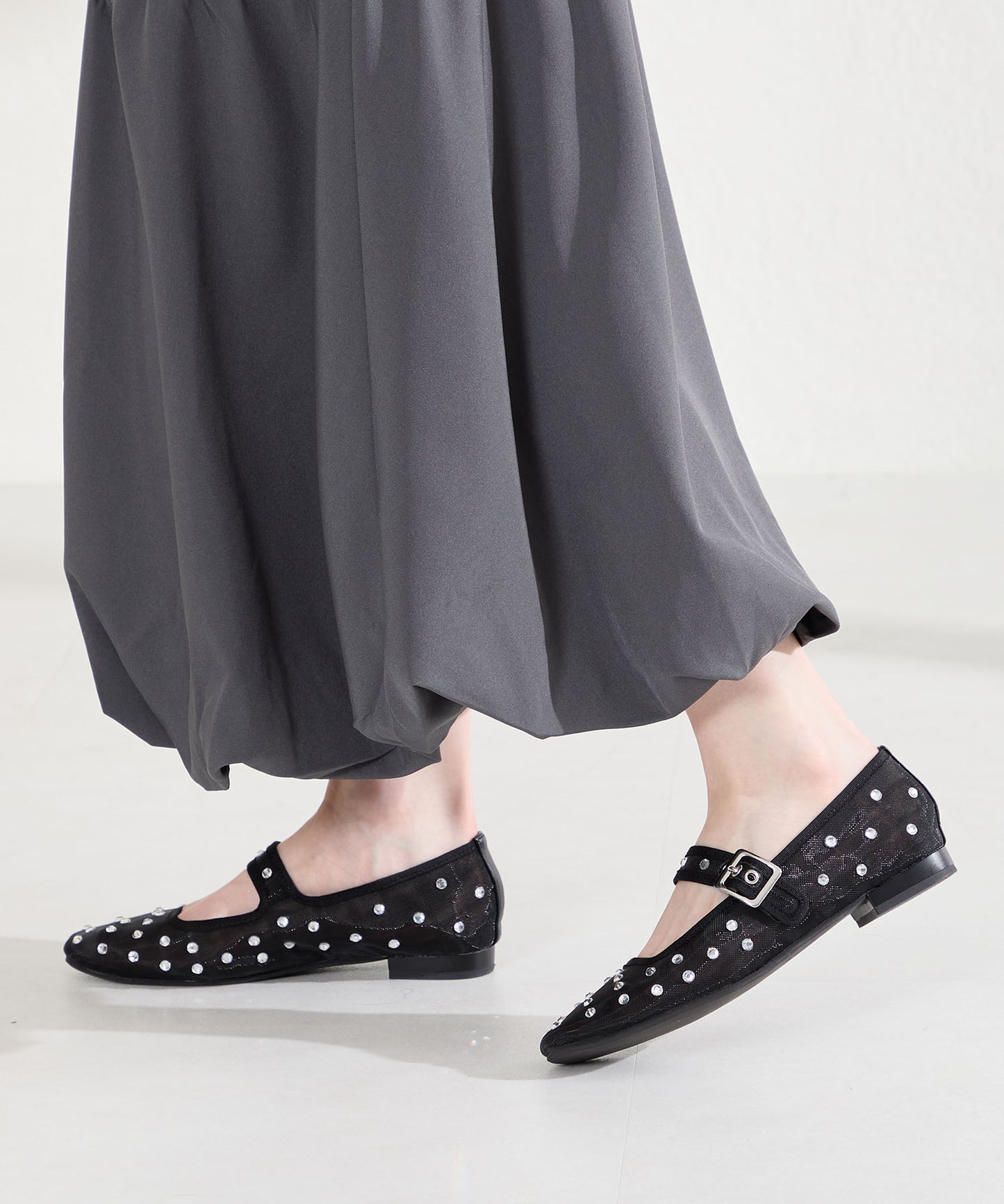 【WEB先行予約/3月下旬発売予定】ビジュー付きシアーメリージェーンパンプス/61120