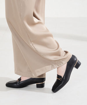 【WEB先行予約/2月下旬発売予定】メタリックラインビットヒールローファー/62101