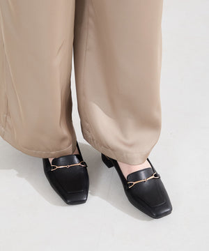 【WEB先行予約/2月下旬発売予定】メタリックラインビットヒールローファー/62101