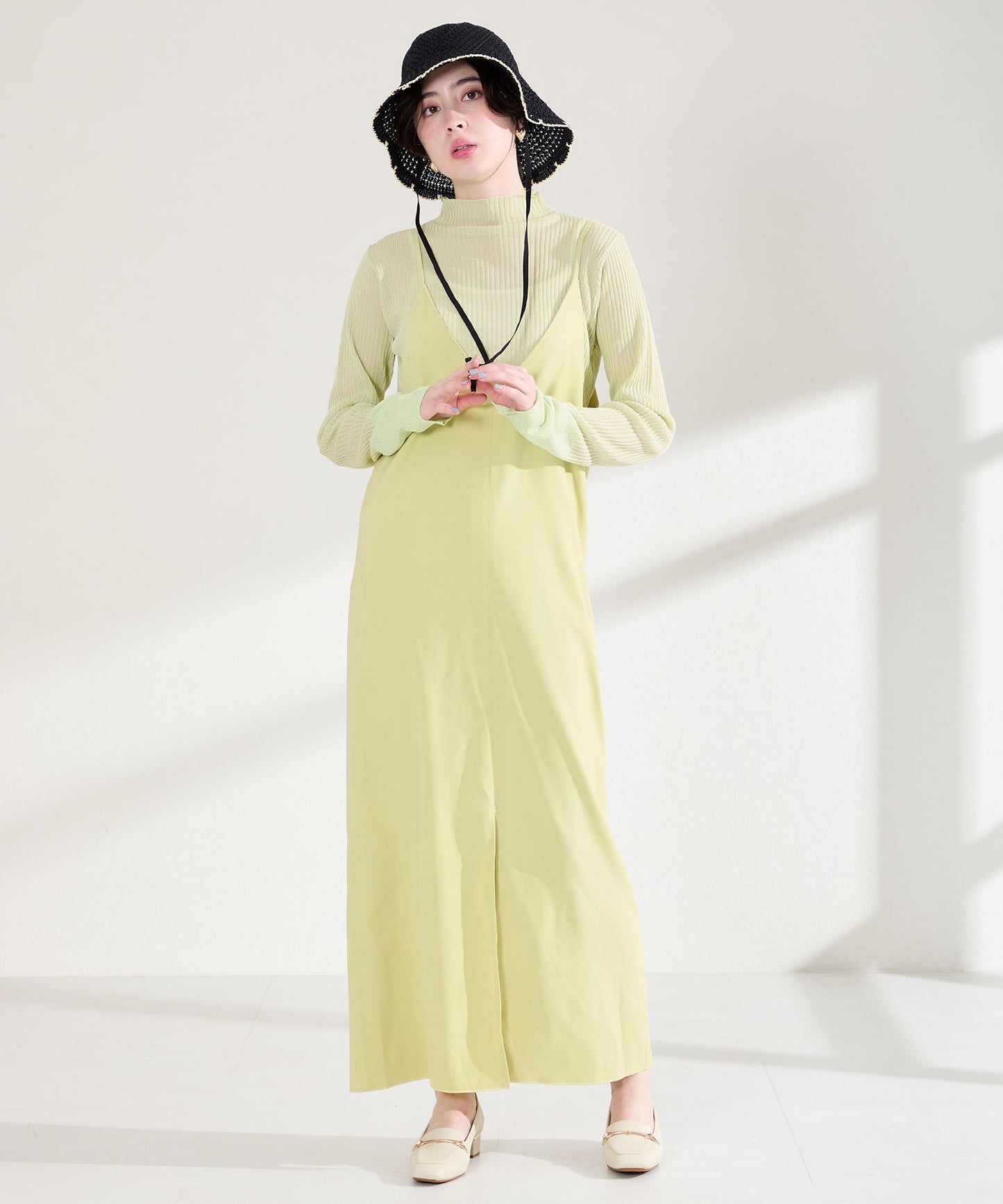 【WEB先行予約/2月下旬発売予定】メタリックラインビットヒールローファー/62101