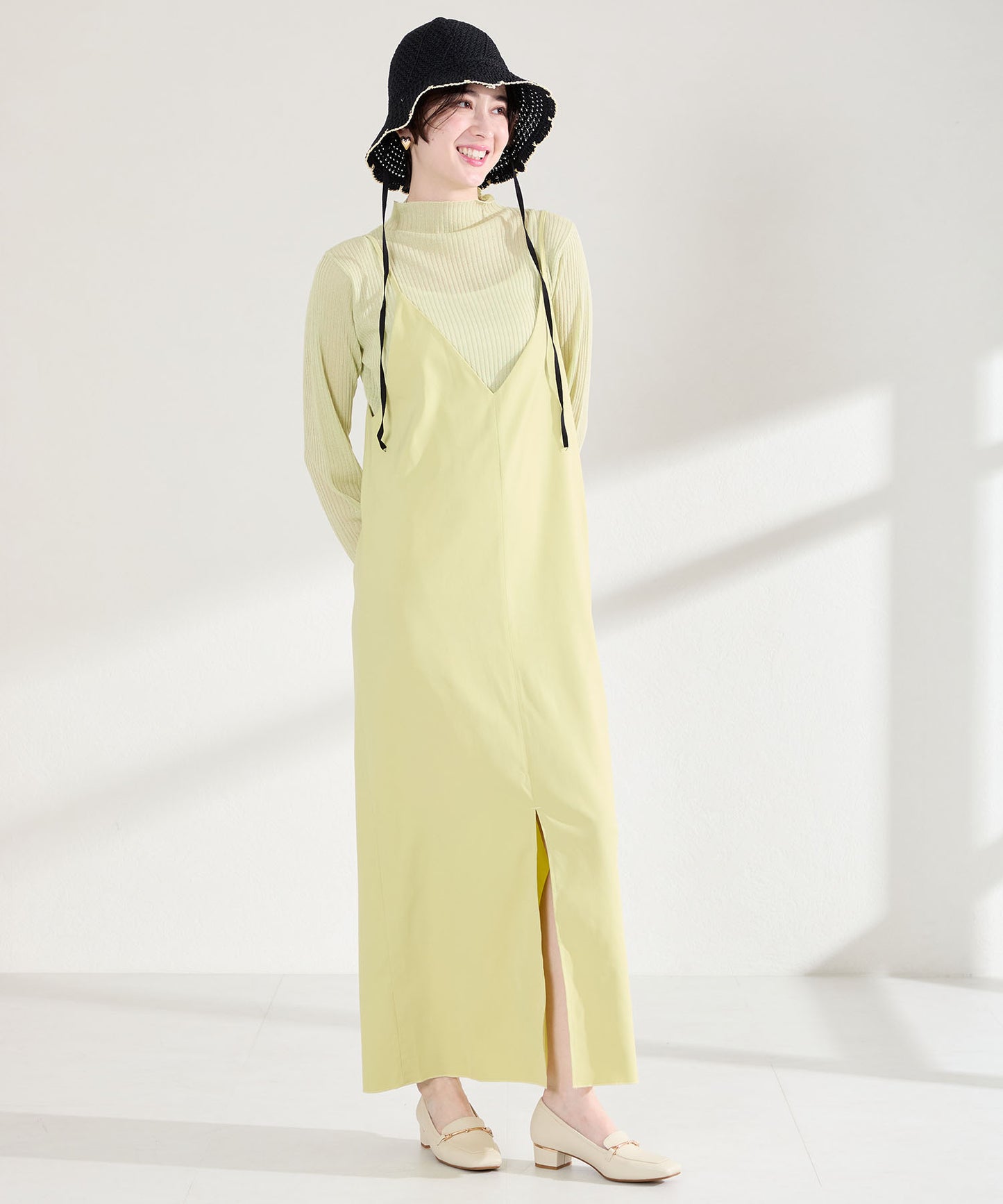 【WEB先行予約/2月下旬発売予定】メタリックラインビットヒールローファー/62101