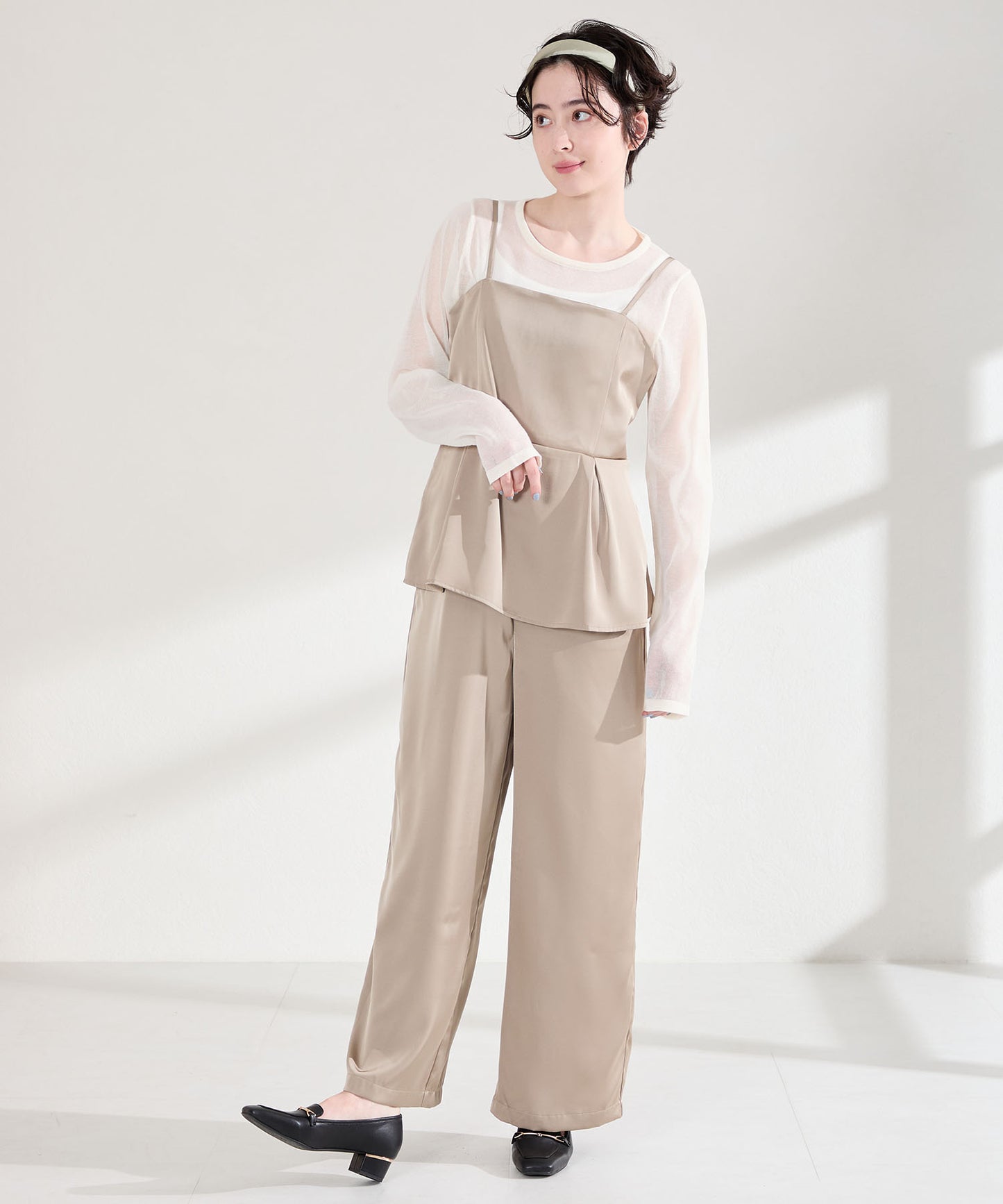 【WEB先行予約/2月下旬発売予定】メタリックラインビットヒールローファー/62101