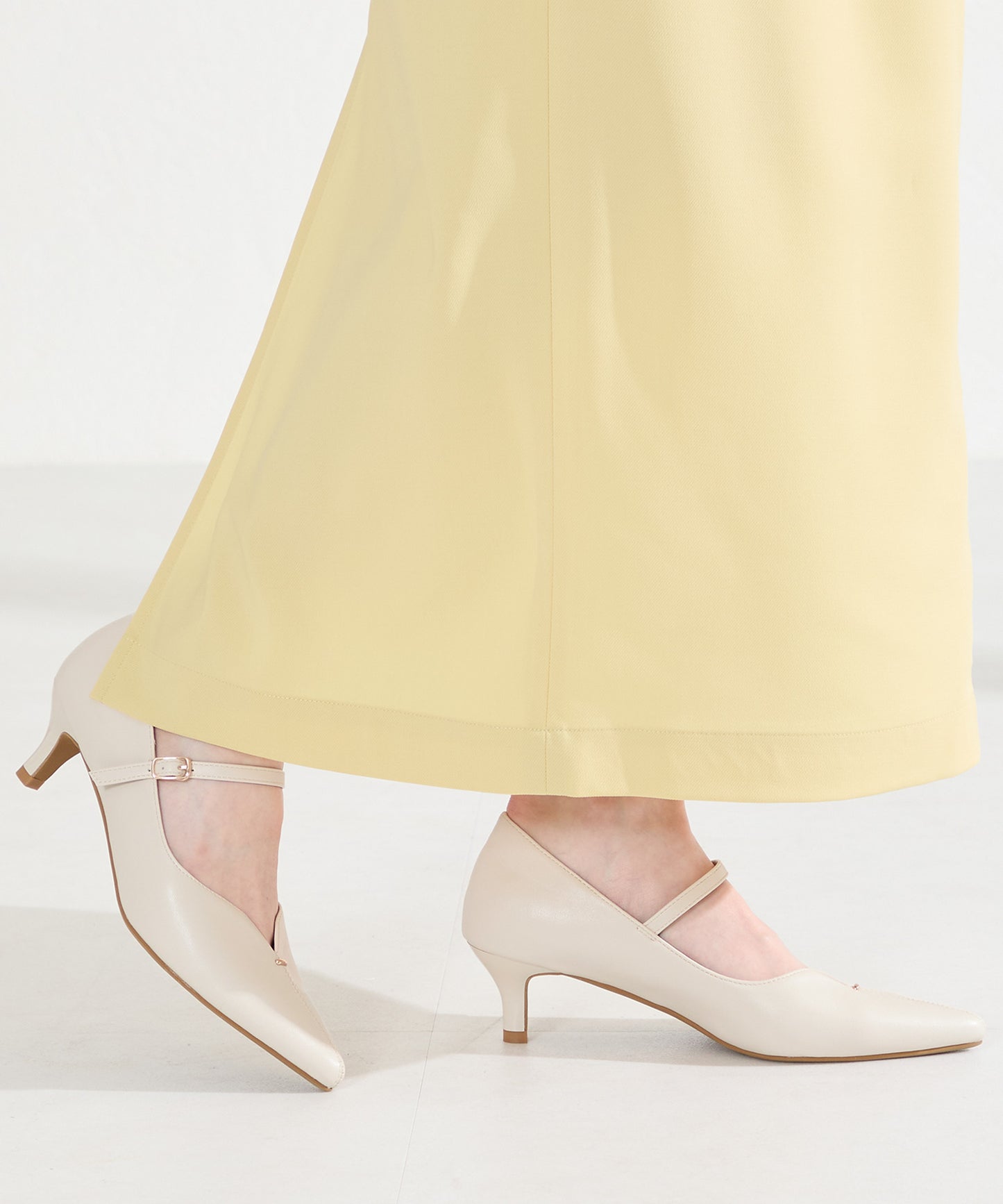 プチメタルパーツストラップヒールパンプス/62102