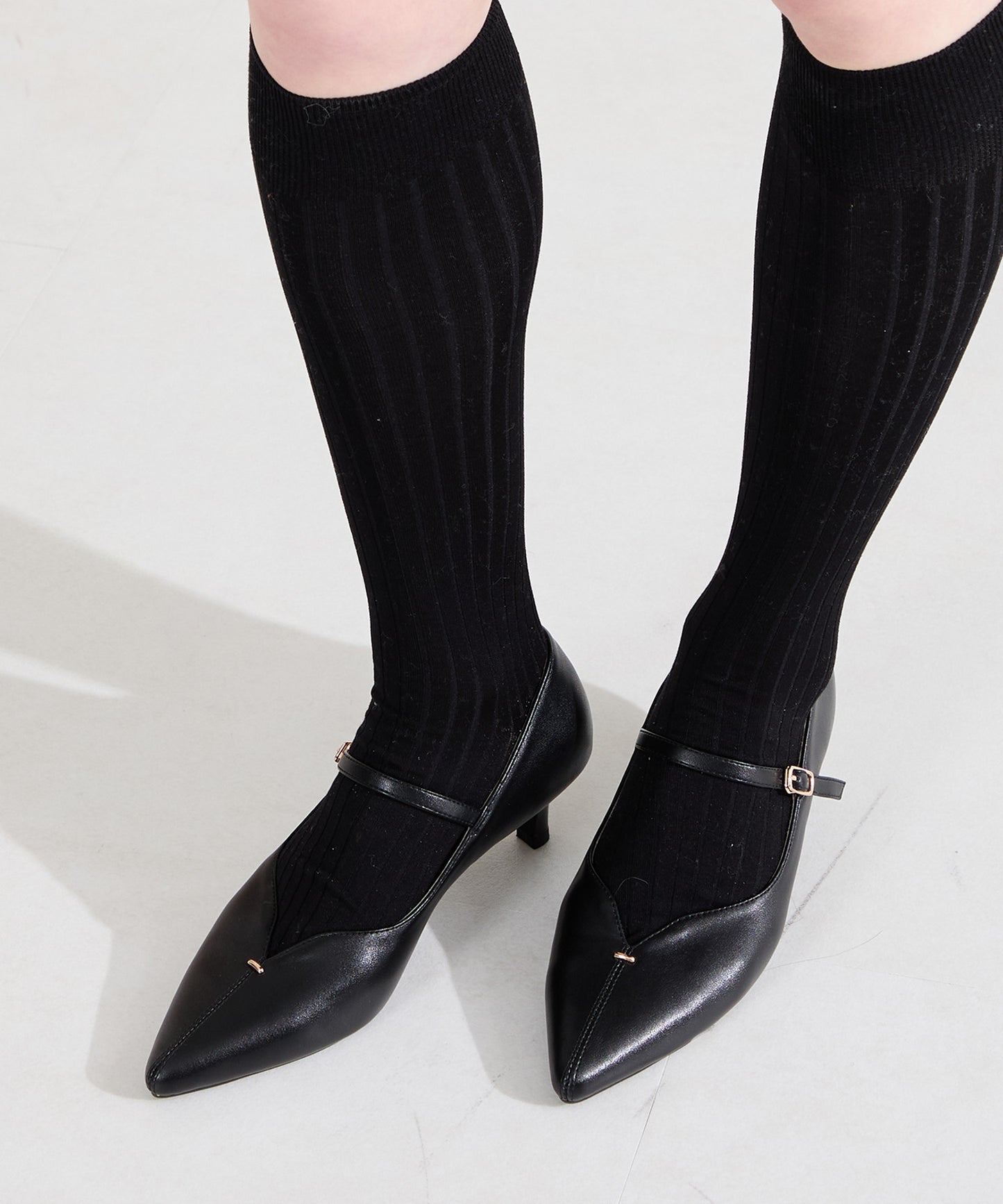 プチメタルパーツストラップヒールパンプス/62102