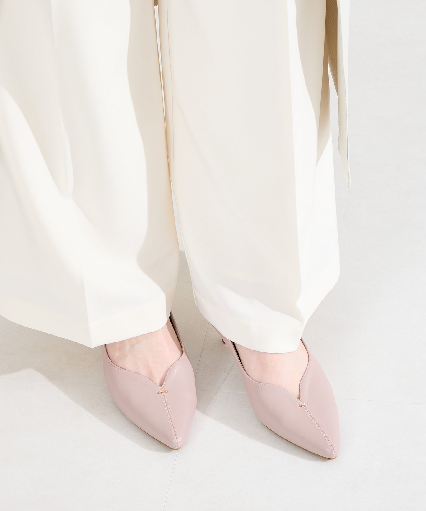 プチメタルパーツストラップヒールパンプス/62102