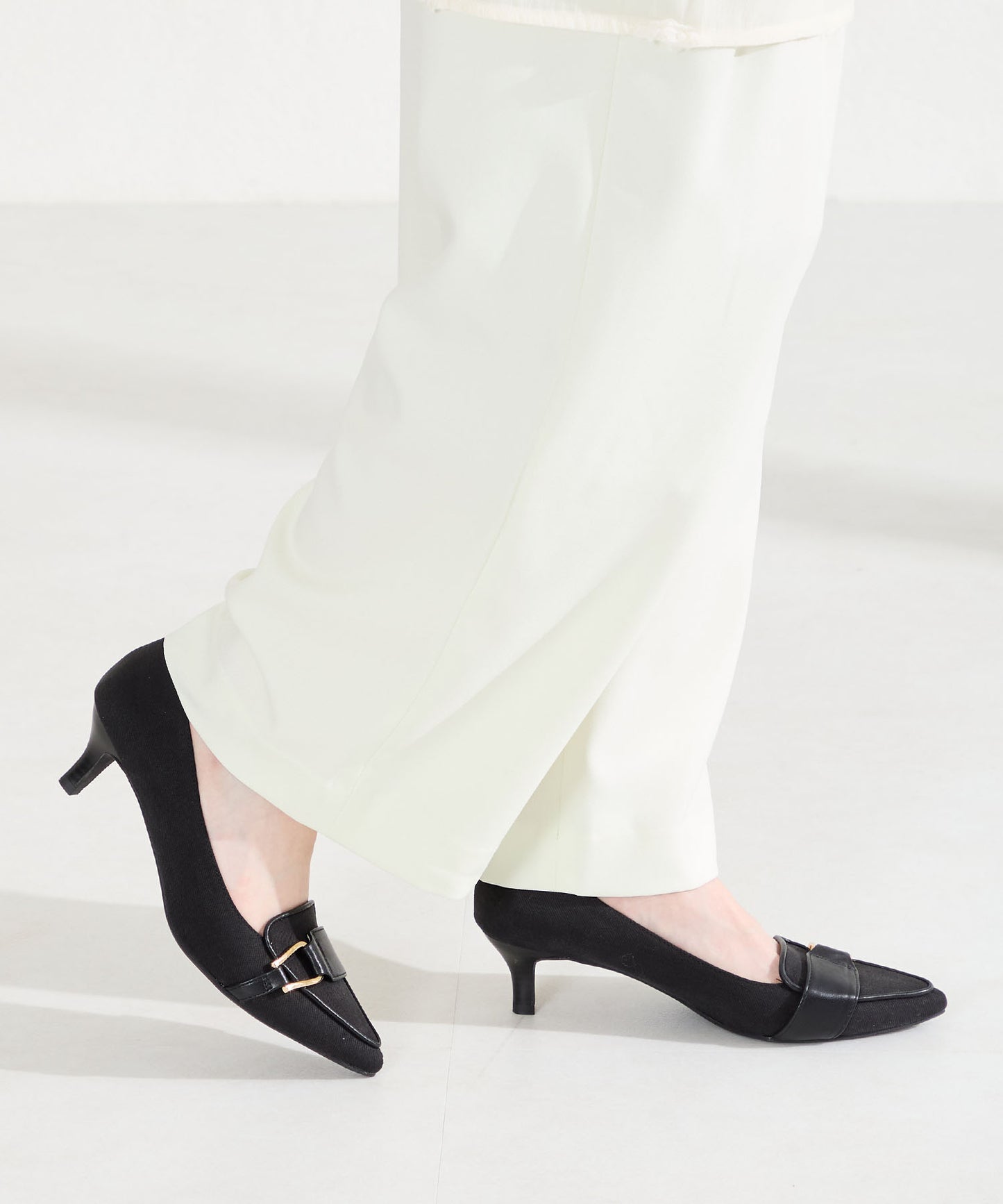 サイドバックルポインテッドトゥパンプス/62104