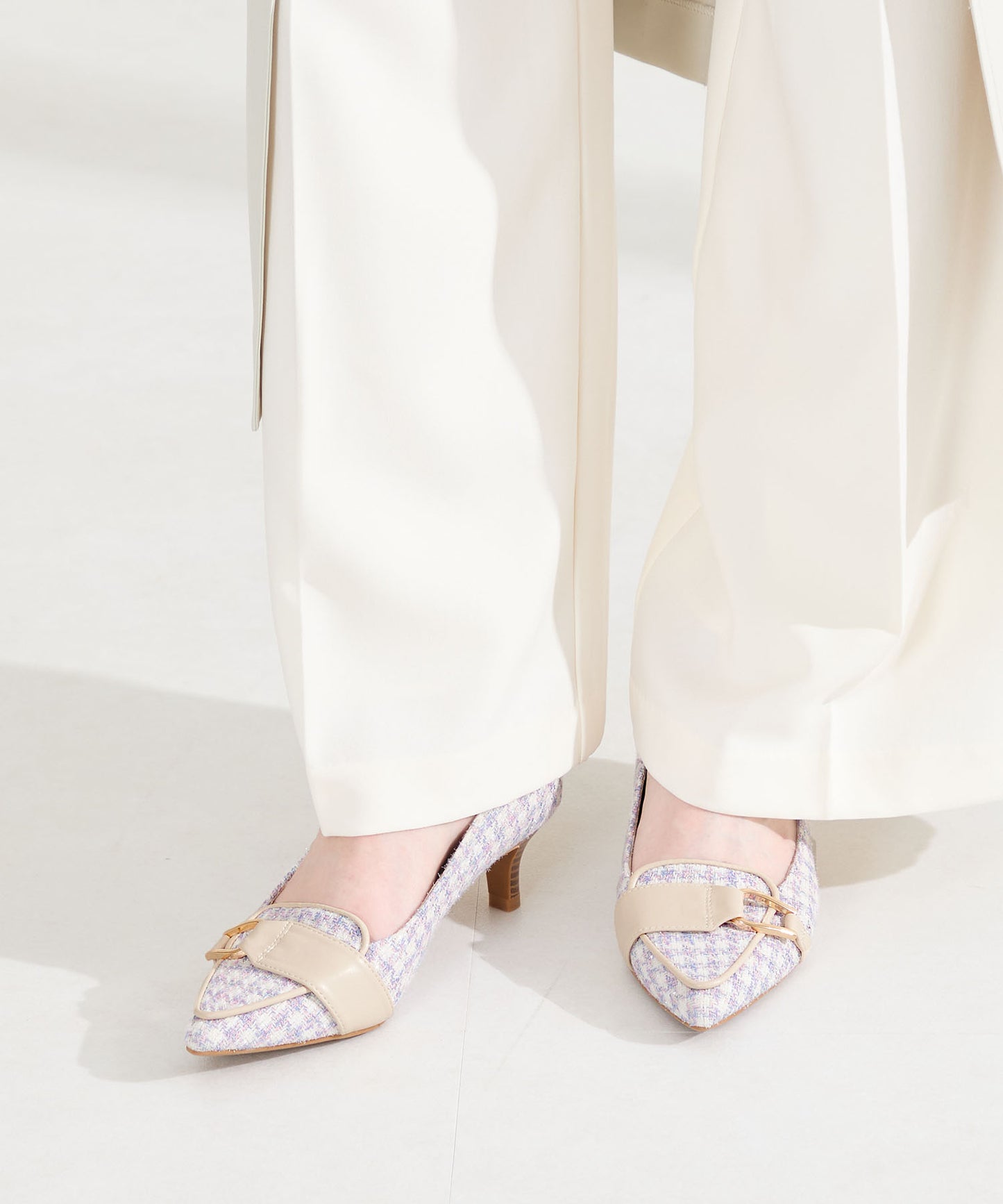 サイドバックルポインテッドトゥパンプス/62104