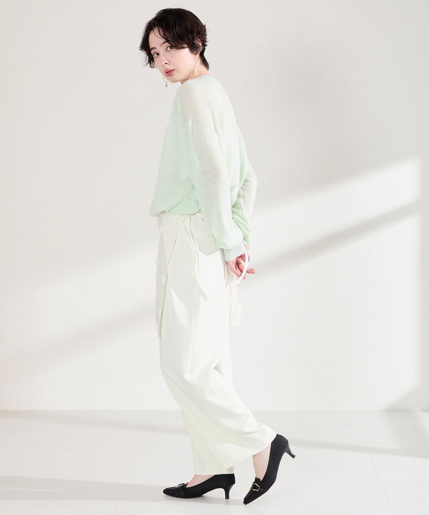 サイドバックルポインテッドトゥパンプス/62104