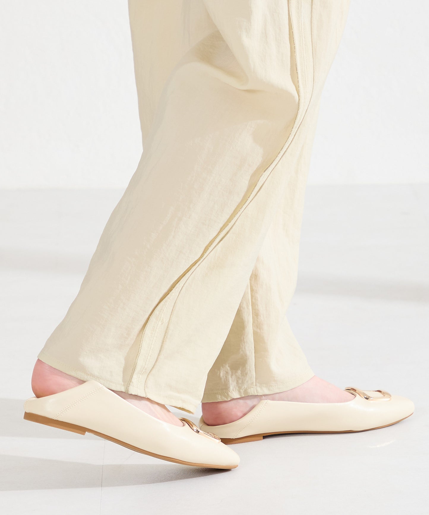 ゴールドモチーフフラットパンプス/62109