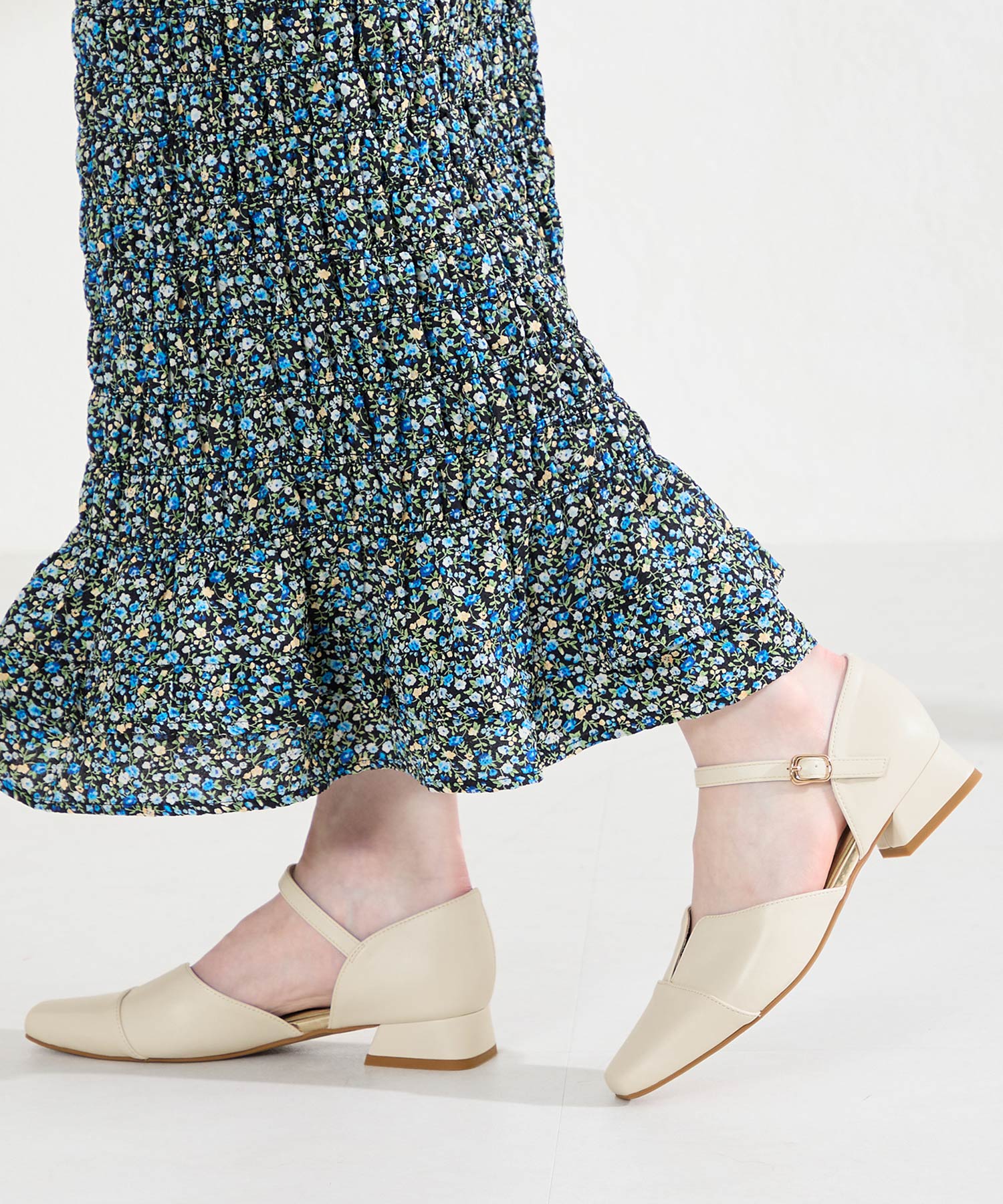 カタログ掲載アイテム】スリットセパレートパンプス/62110