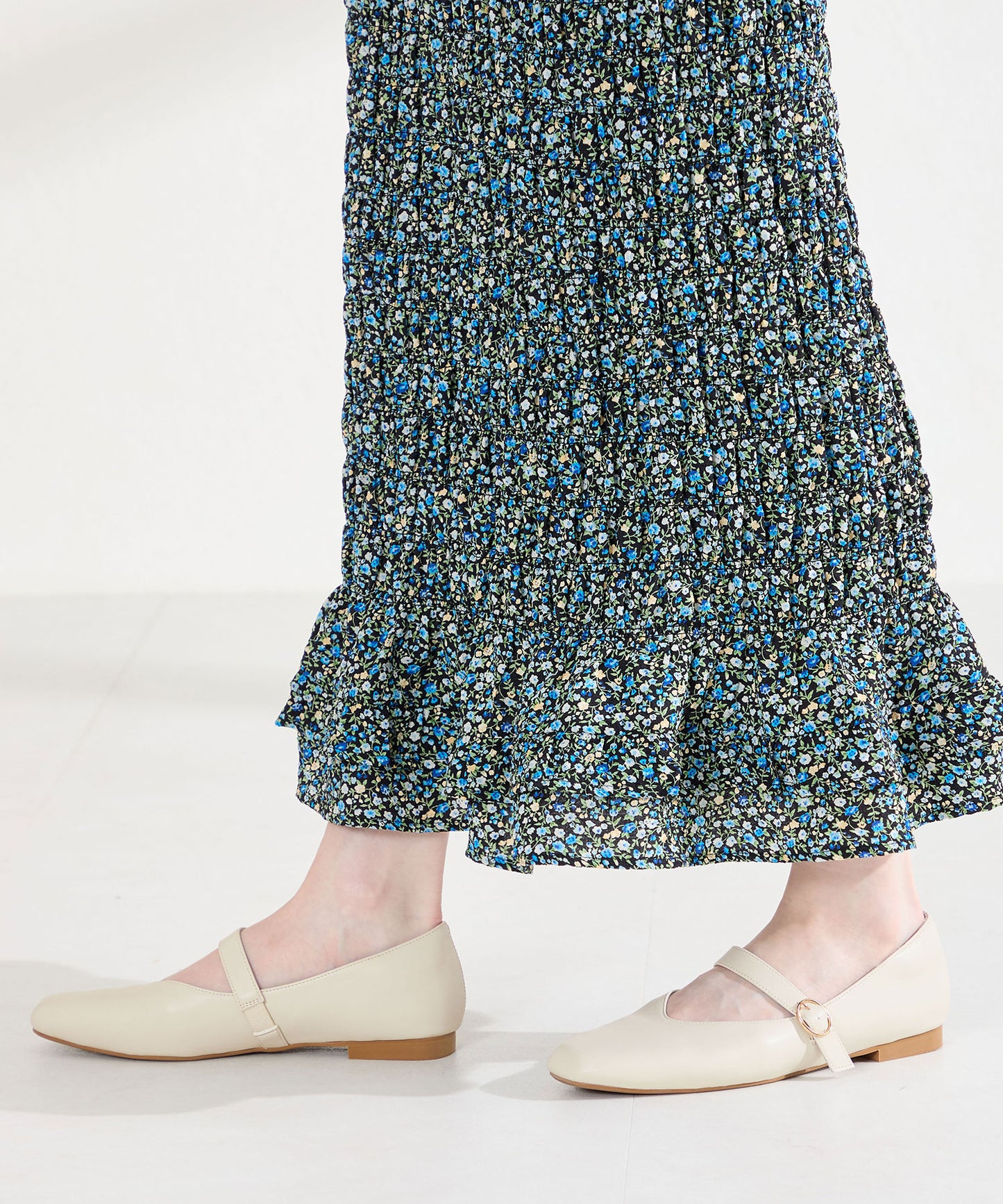 【WEB先行予約/2月上旬発売予定】ワンストラップ甲深パンプス/62113