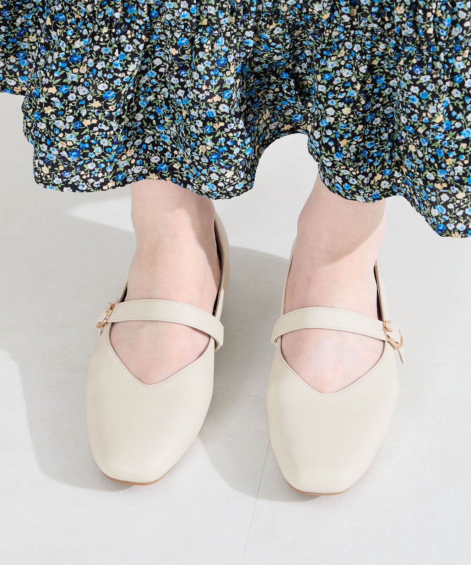 WEB先行予約/2月上旬発売予定】ワンストラップ甲深パンプス/62113