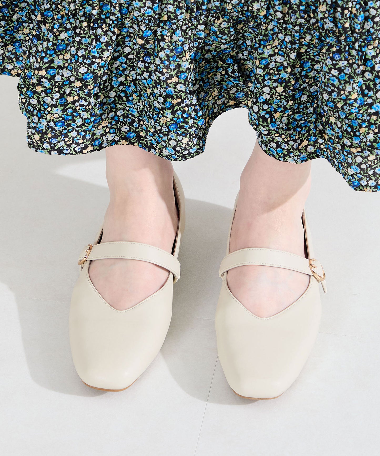 【WEB先行予約/2月上旬発売予定】ワンストラップ甲深パンプス/62113