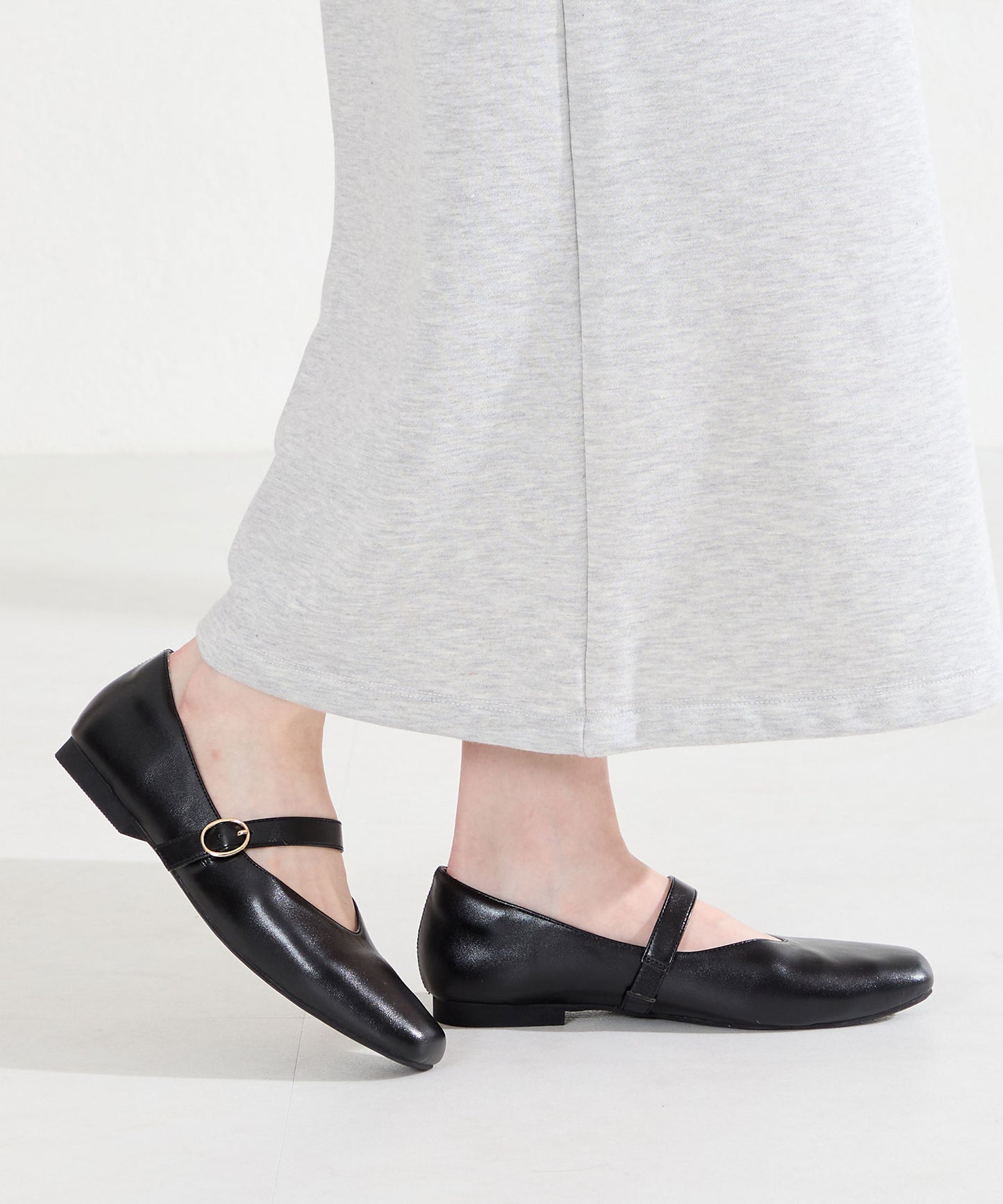 【WEB先行予約/2月上旬発売予定】ワンストラップ甲深パンプス/62113