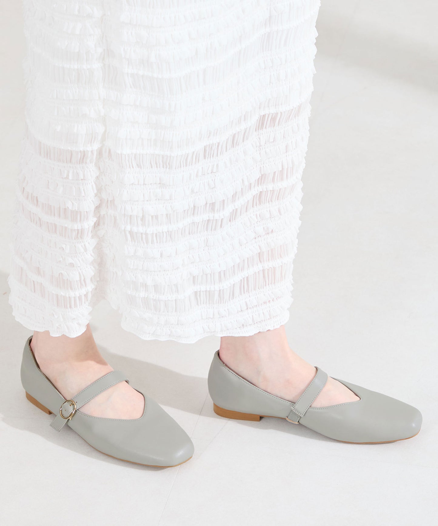 【WEB先行予約/2月上旬発売予定】ワンストラップ甲深パンプス/62113