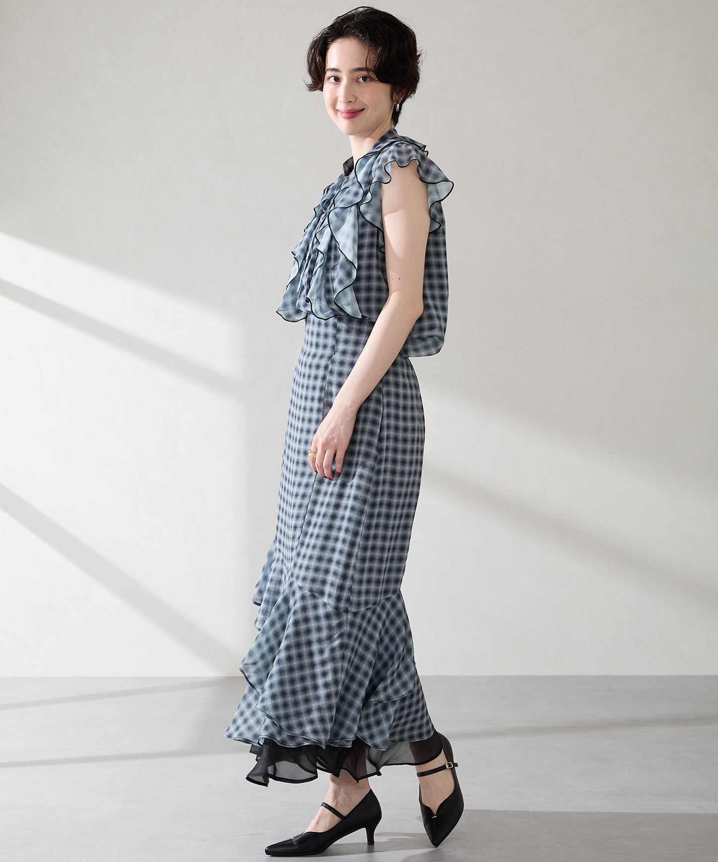【WEB先行予約/8月上旬発売予定】プチメタルパーツストラップヒールパンプス/62302