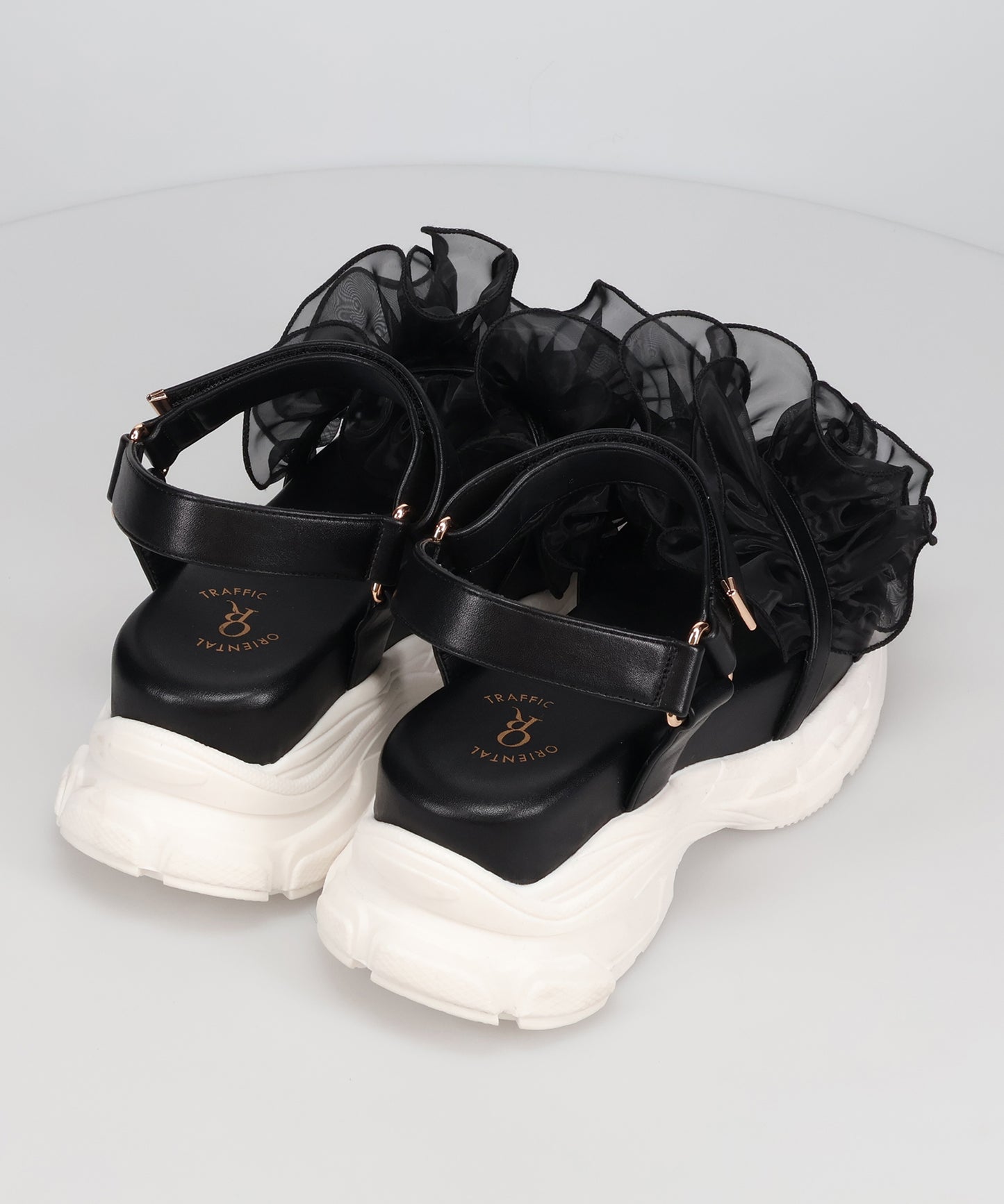 【WEB先行予約/3月上旬発売予定】フリルチュールボリュームソールサンダル/66205