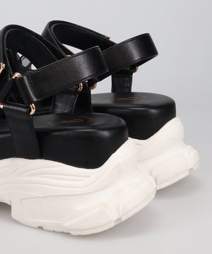 【WEB先行予約/3月上旬発売予定】フリルチュールボリュームソールサンダル/66205