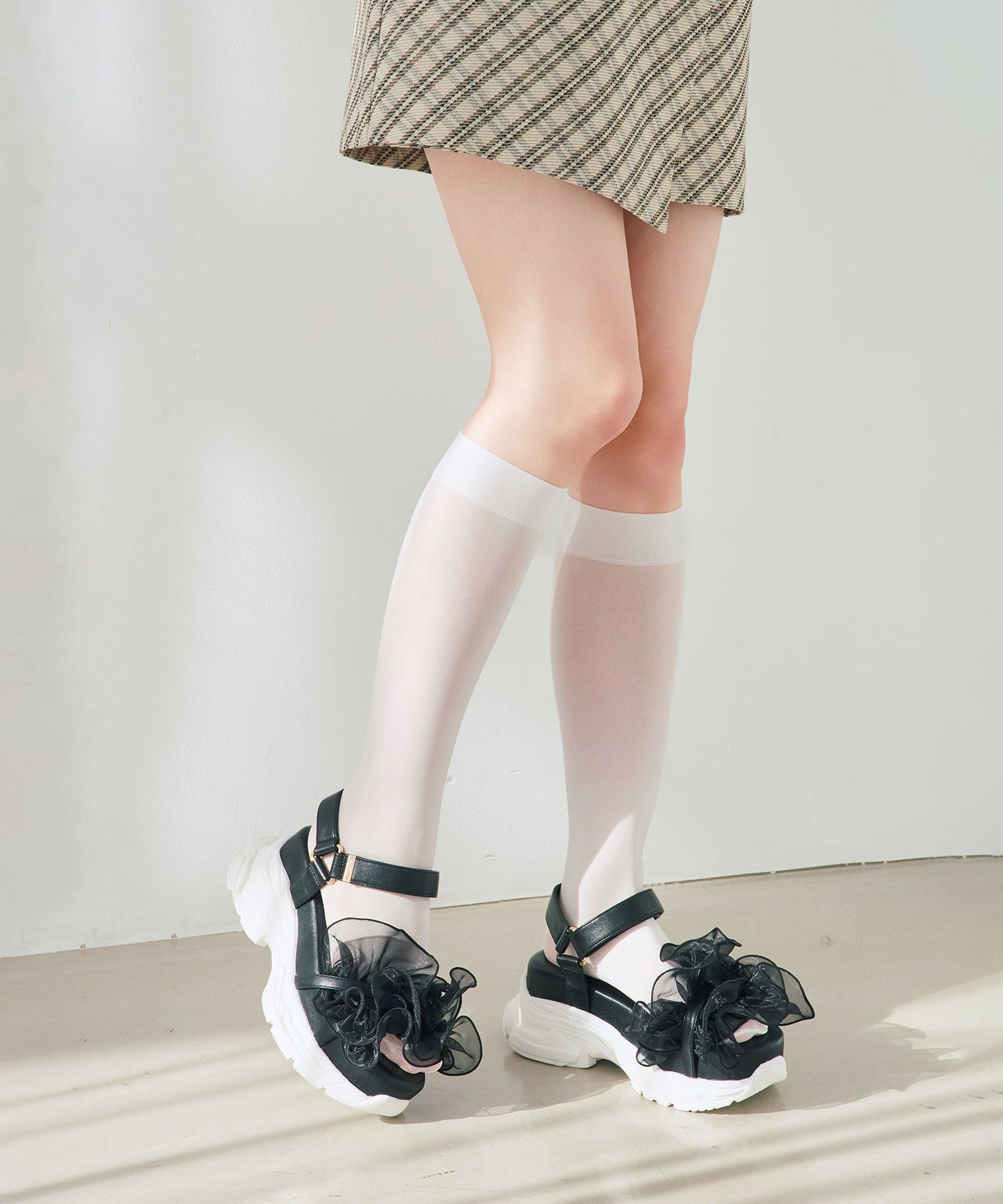 フリルチュールボリュームソールサンダル/66205