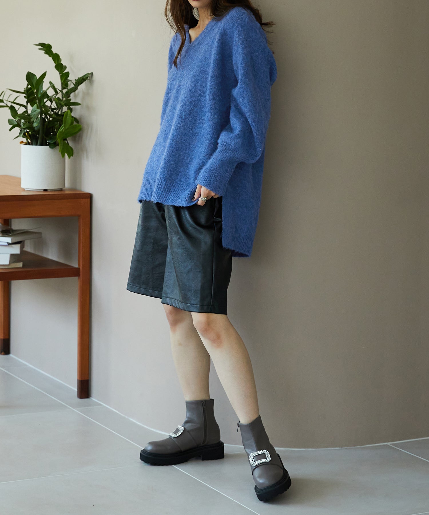 sunflower vネックニット　our’s モーガン着用 Claude ファッション sunflower vネックニット our's モーガン着用