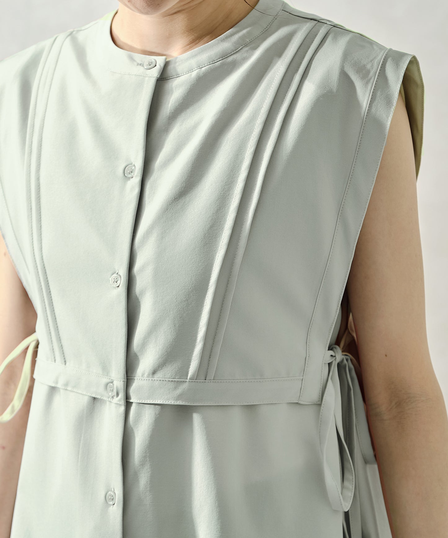 エプロンカラーノースリブラウス/AC1035